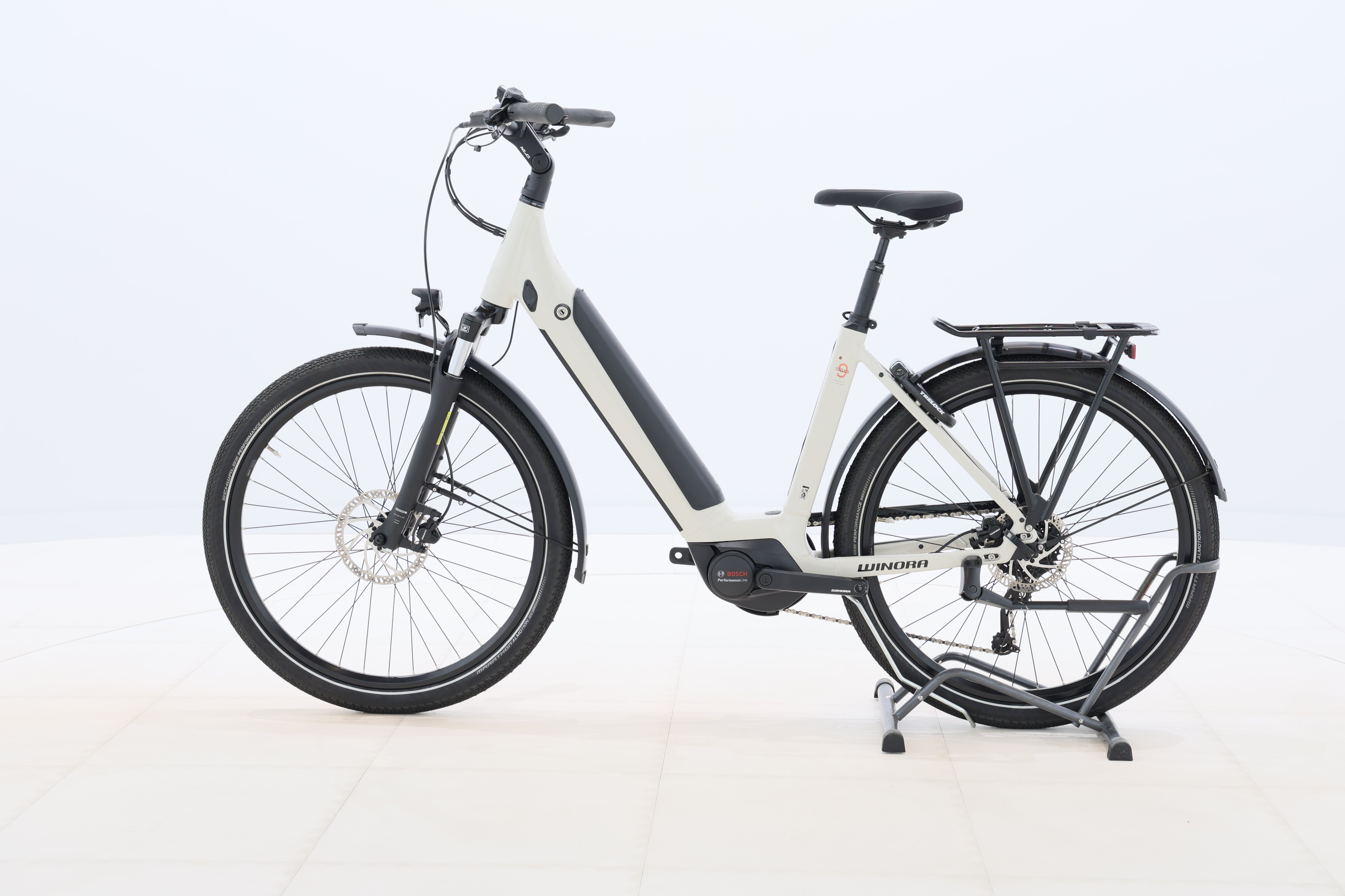 f7b93112-0ca6-406f-9c25-23a15ba91b32