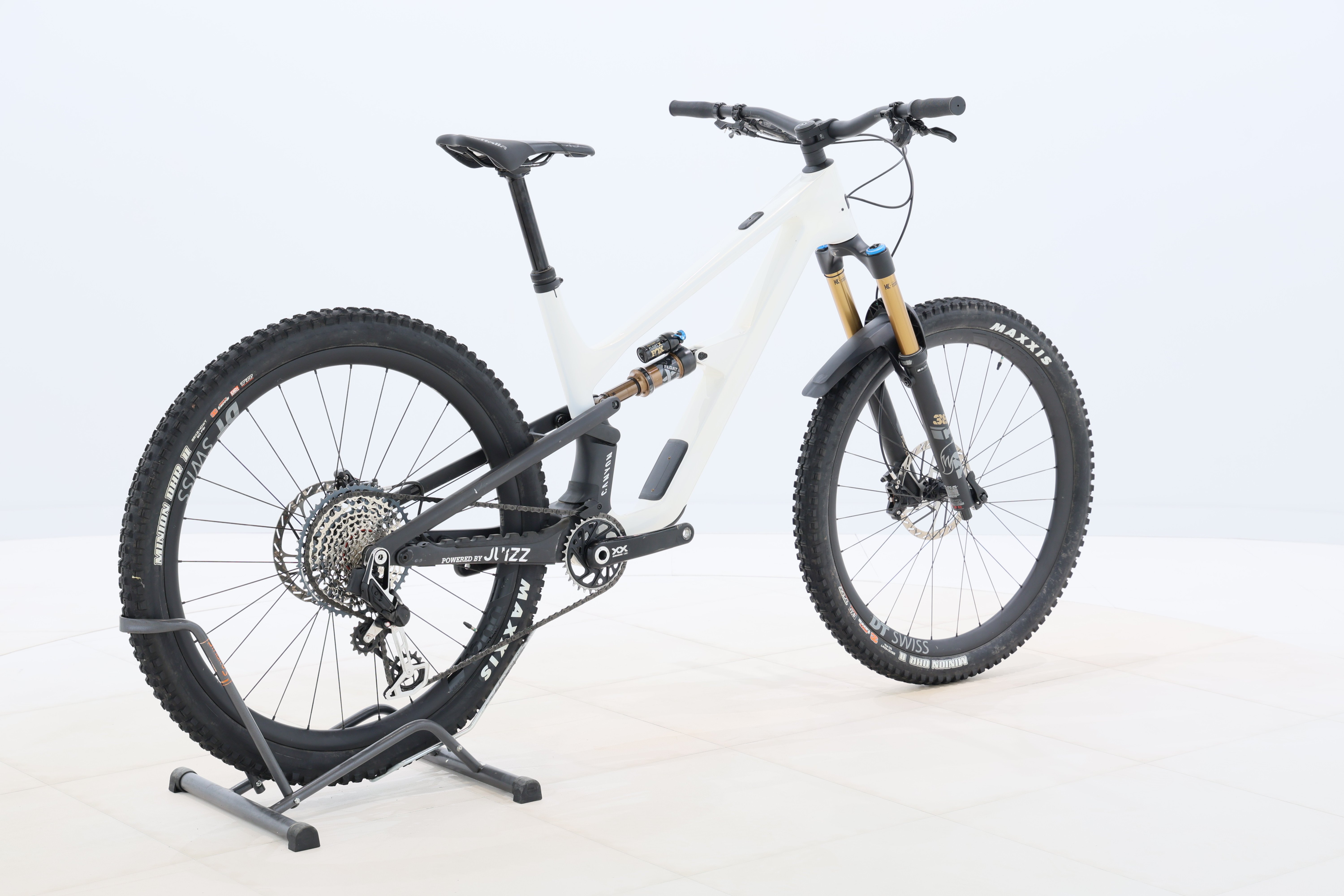 a83d1dd9-0782-444e-b3be-fcb45b73e485