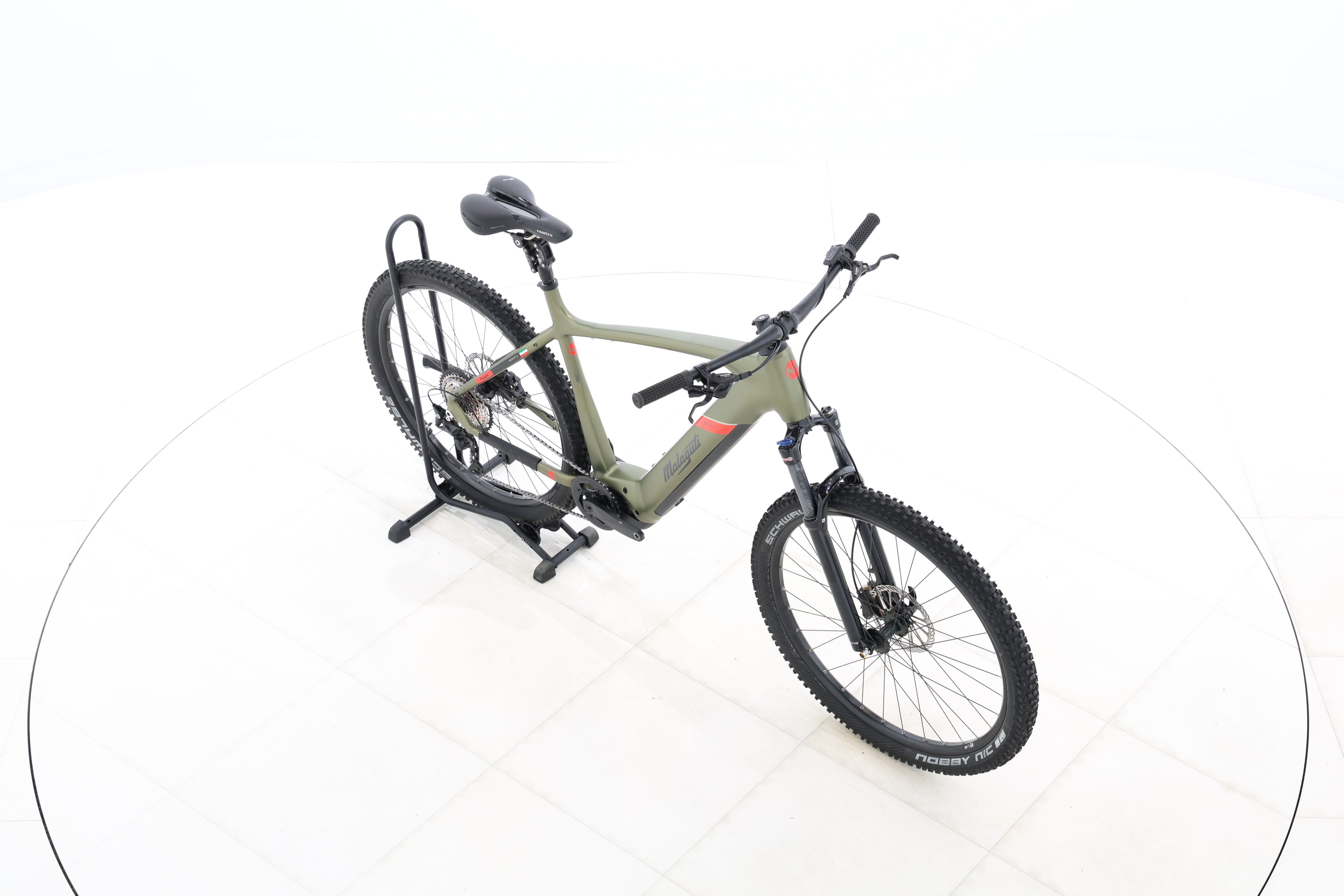 fb038597-181f-4d9e-a584-32609d32e85e