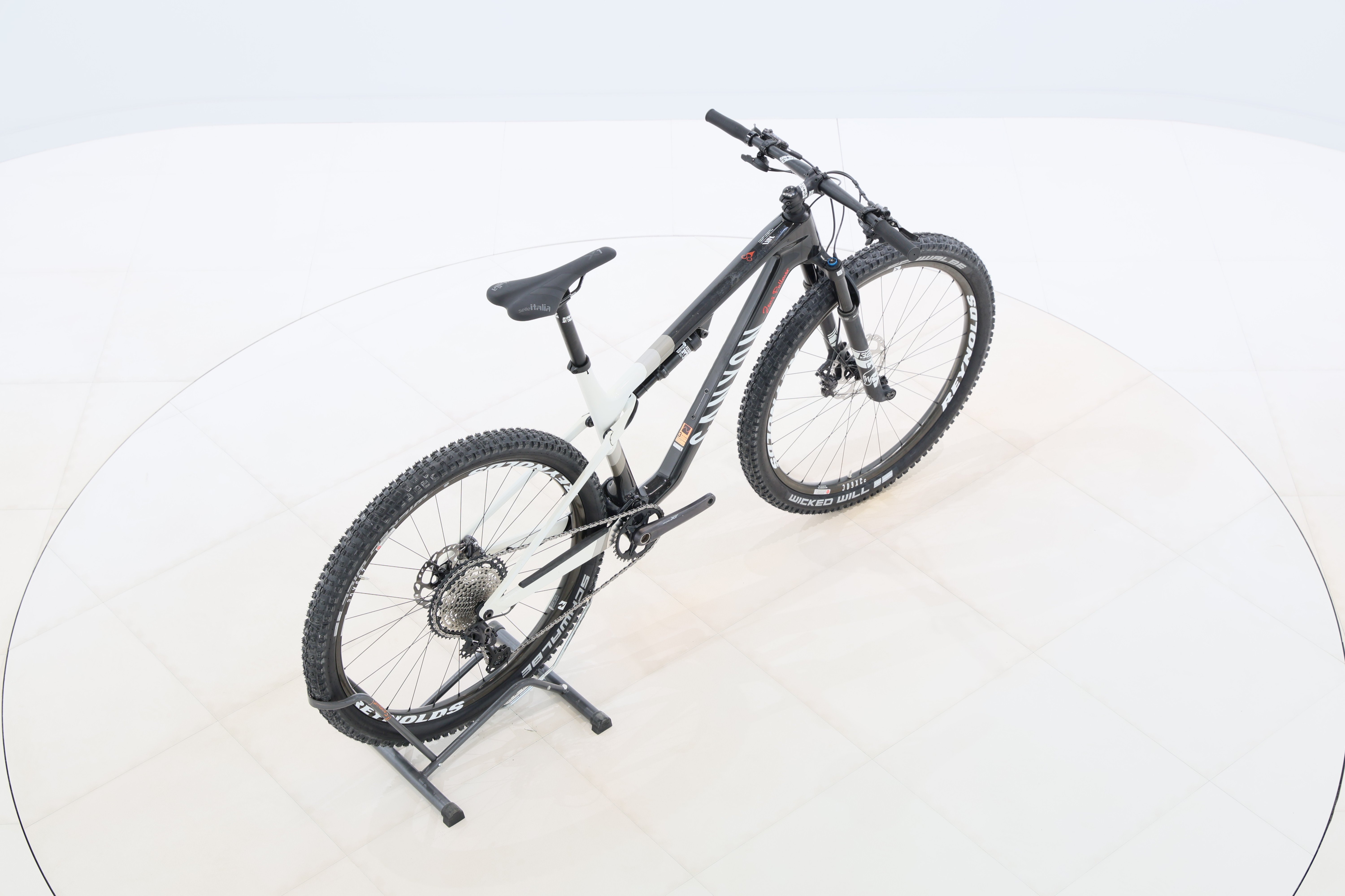 98a8b976-3d67-42a8-b642-c1c55ae7fb0e