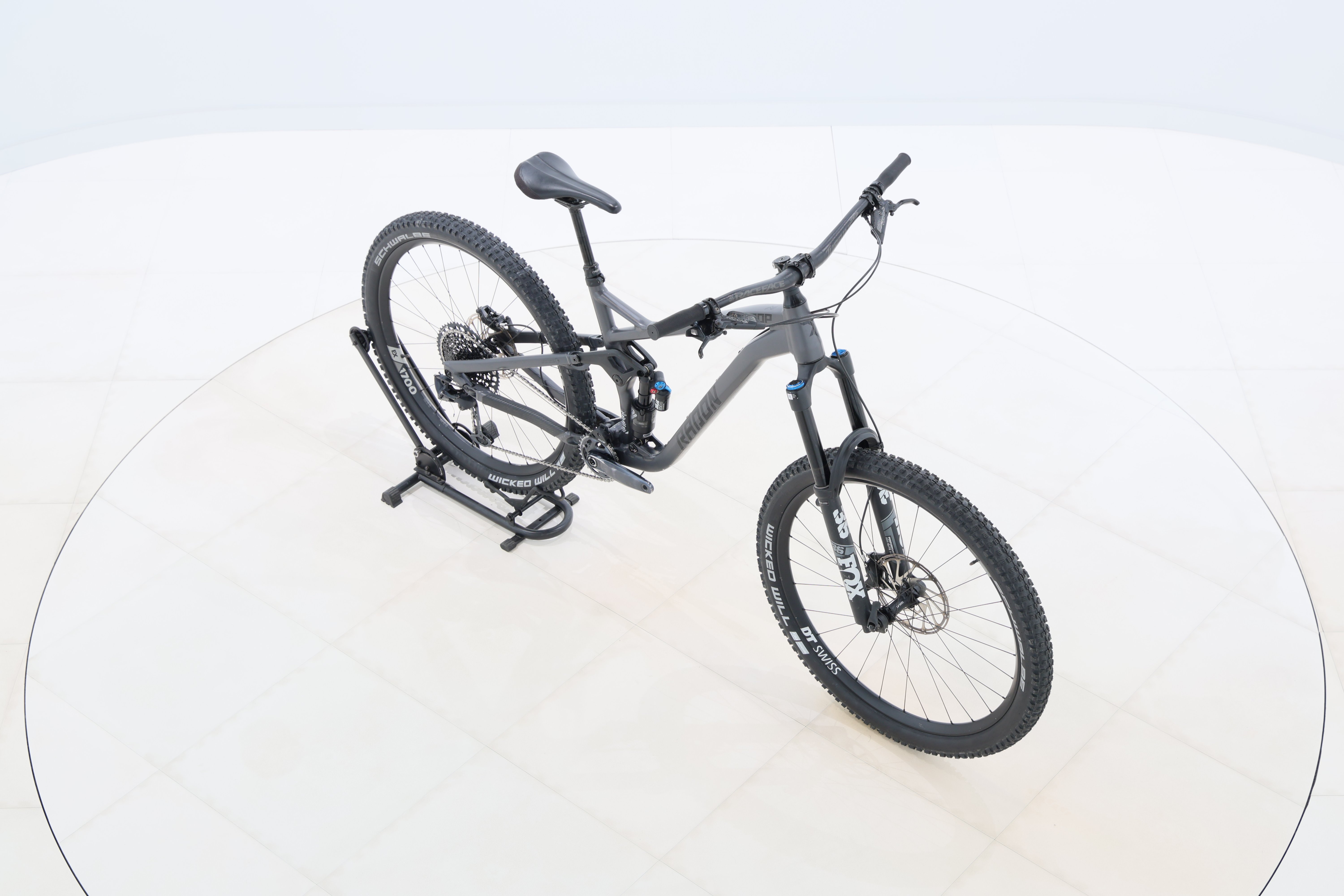 413e30fc-fce9-4ddd-ad2b-e8b52212a4e9