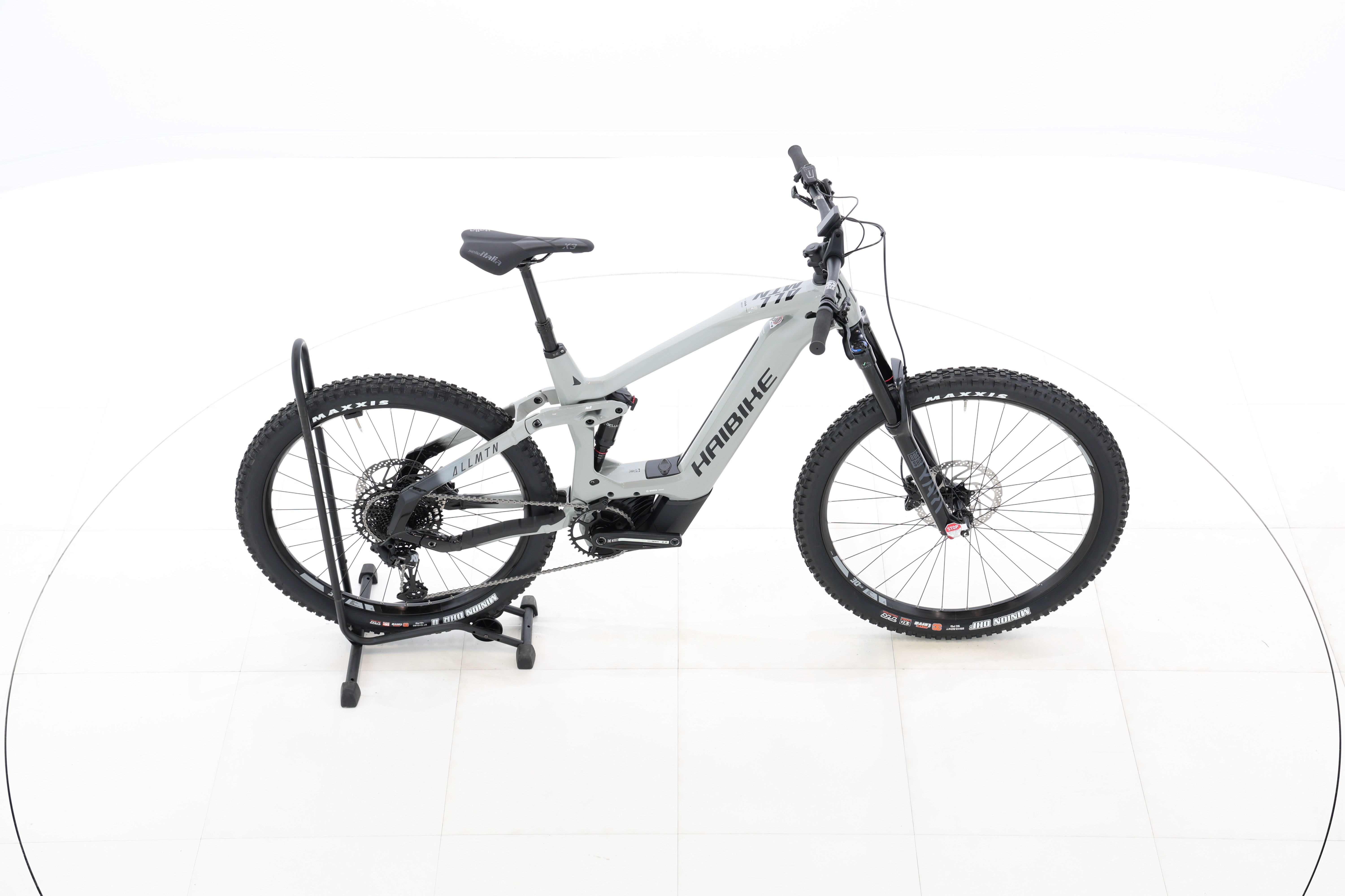 e9ebf3d9-d333-458c-96fe-ecf7e4d18a17