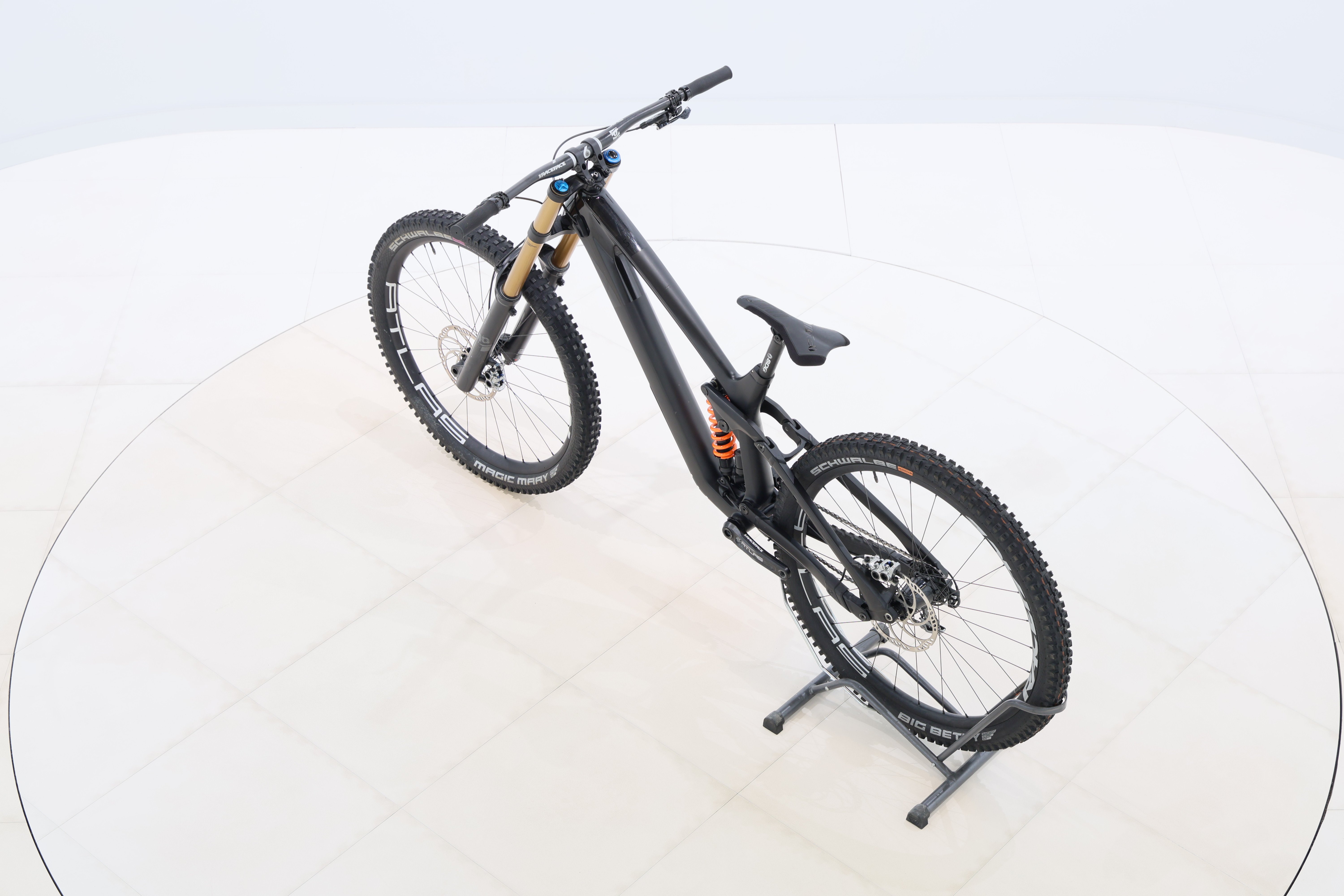 b2f97cfd-7312-45b6-b835-fb643d0e2d08