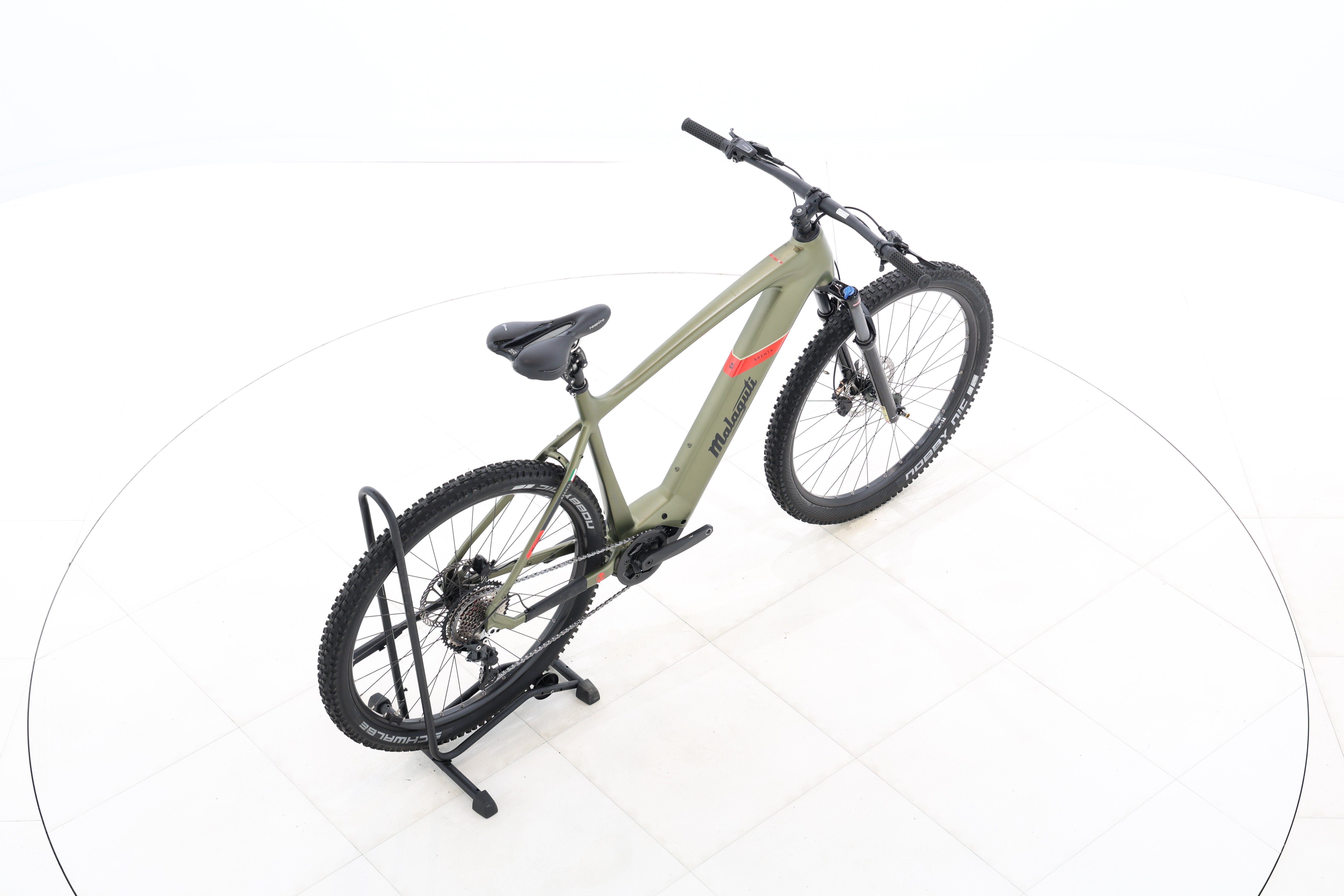 fb038597-181f-4d9e-a584-32609d32e85e