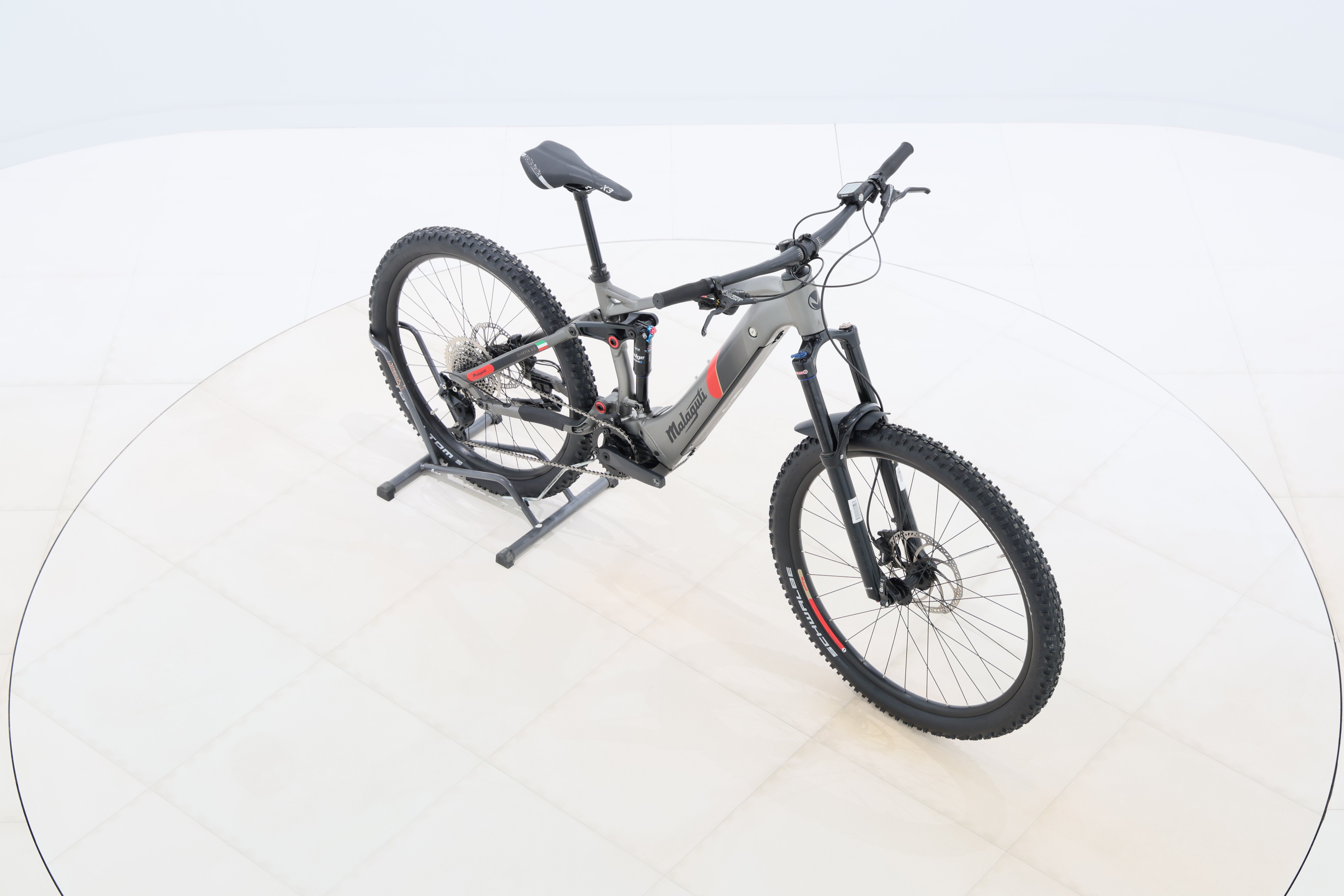 26b18c5e-dbe6-4936-8e41-de3a6a88aec5