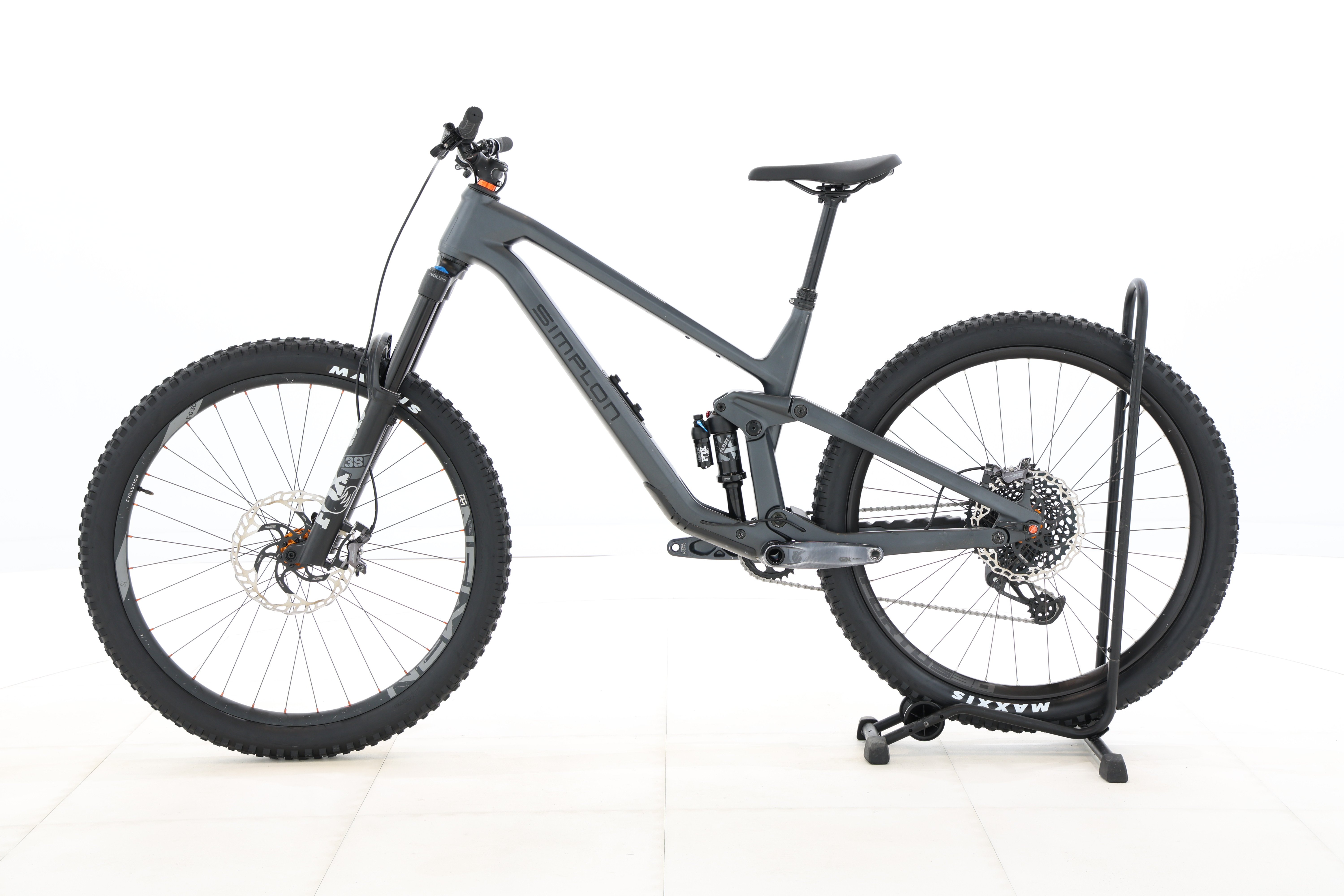 b8b61e70-c500-46c8-b34c-9f13e25a621e