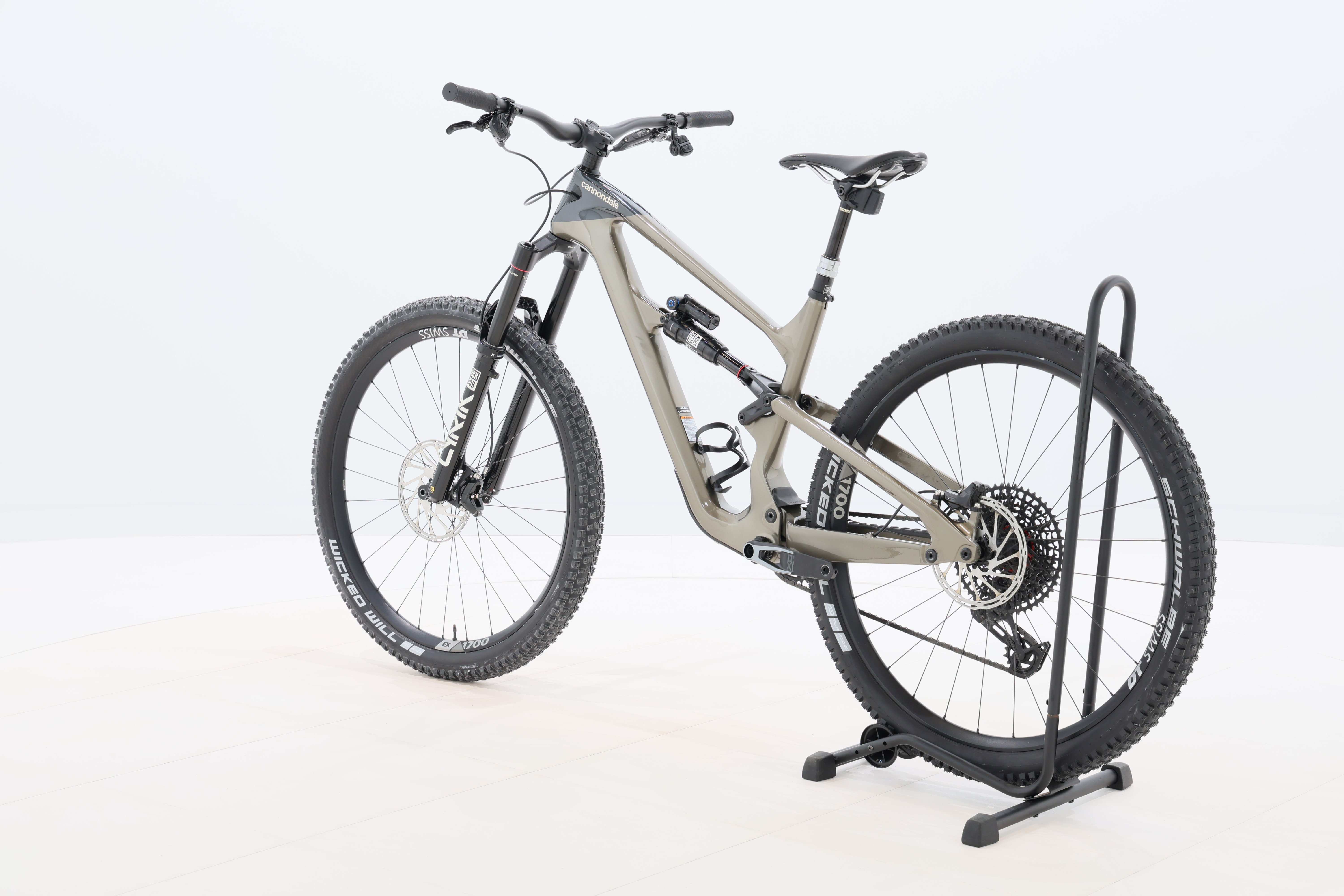 16b9b5d2-89e9-4c72-a3ac-2a67efe3e111