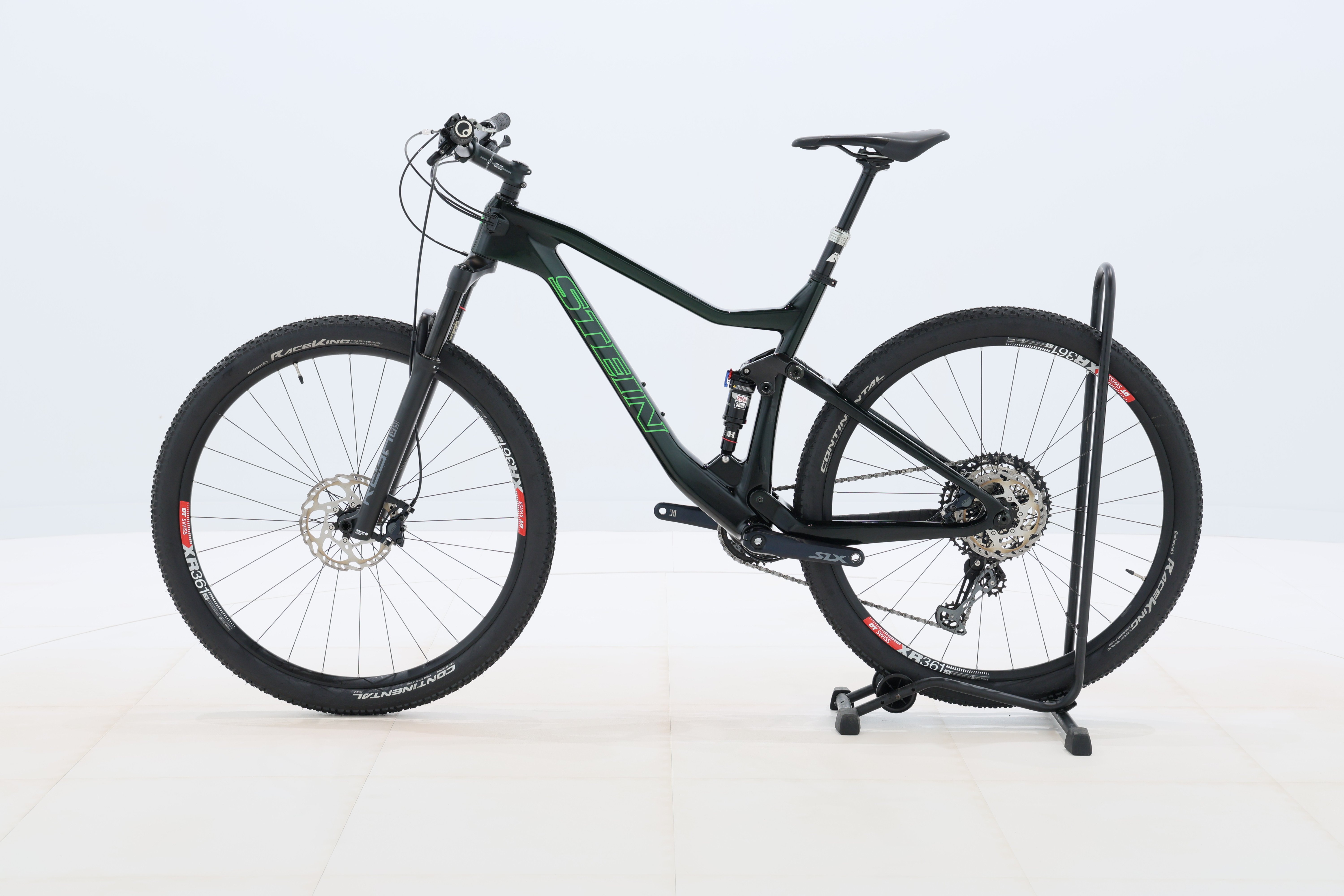 d8f39bfb-5cdd-4de0-b1a0-587d7c847b94