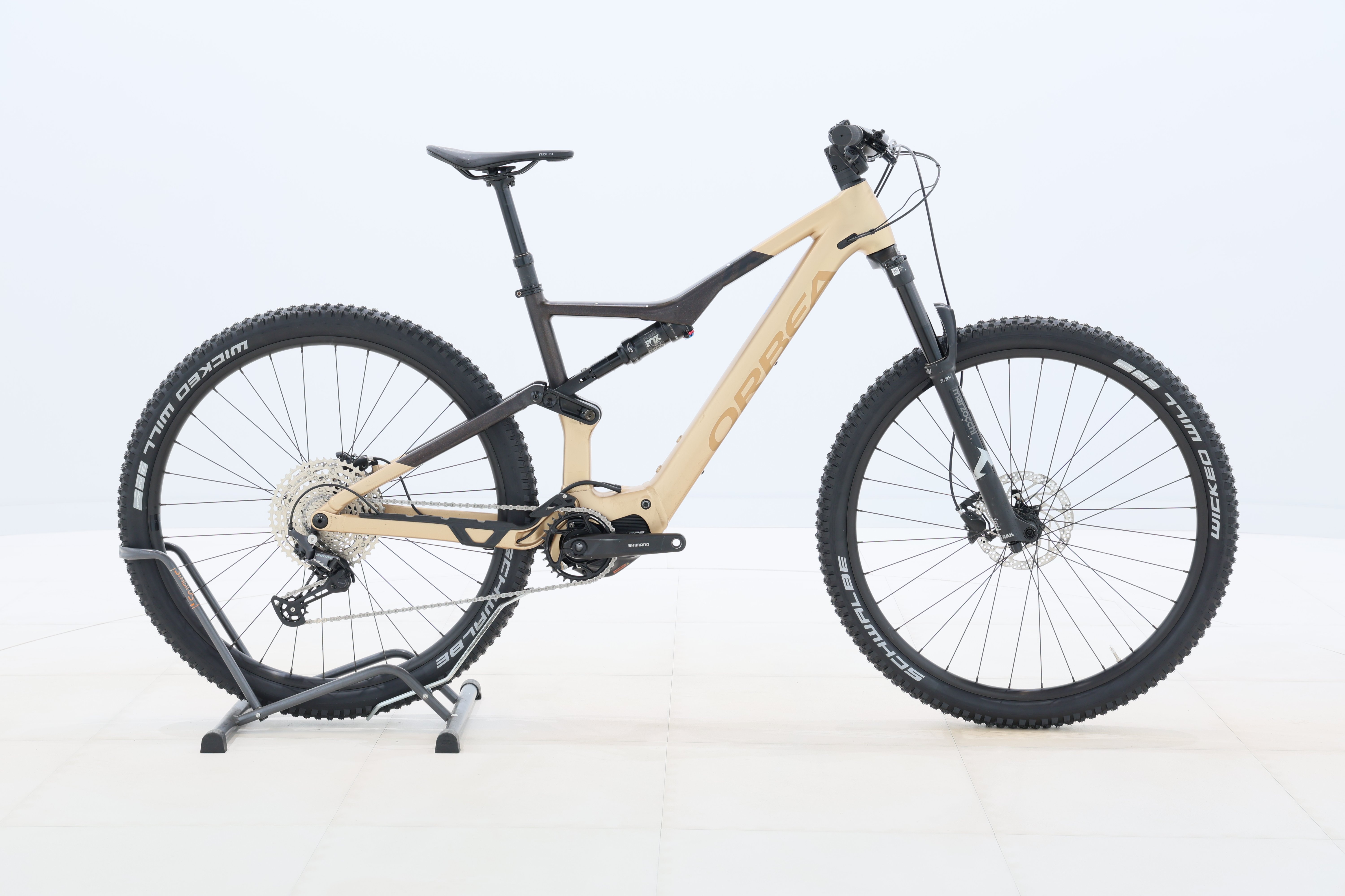 3ff12630-30a5-4f74-b5b4-a106c5285ac1