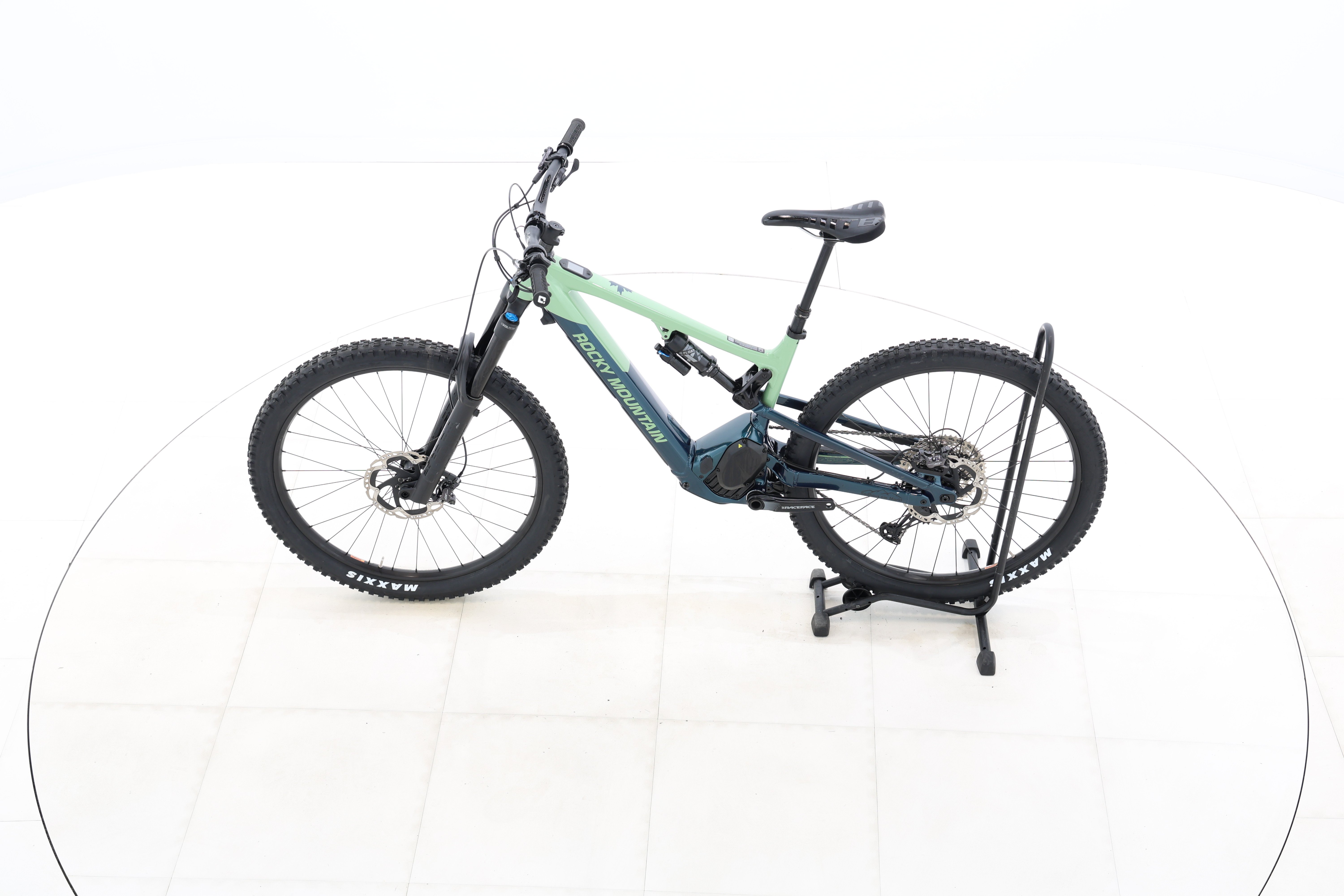 a122049a-08a7-4a5d-be37-4c81a2707a40