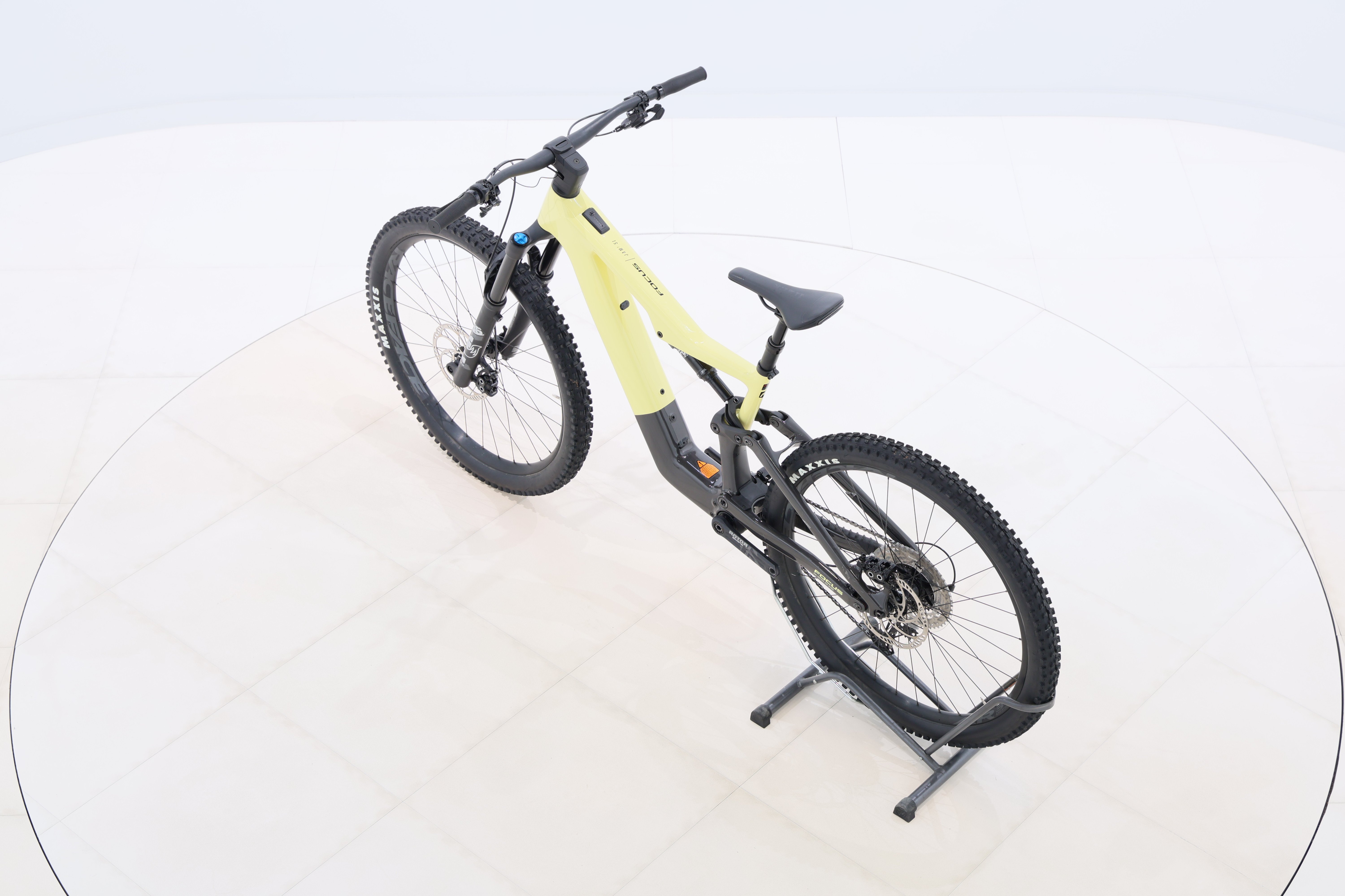 f30bf12c-67d2-42ae-8726-28364e2dd6d7