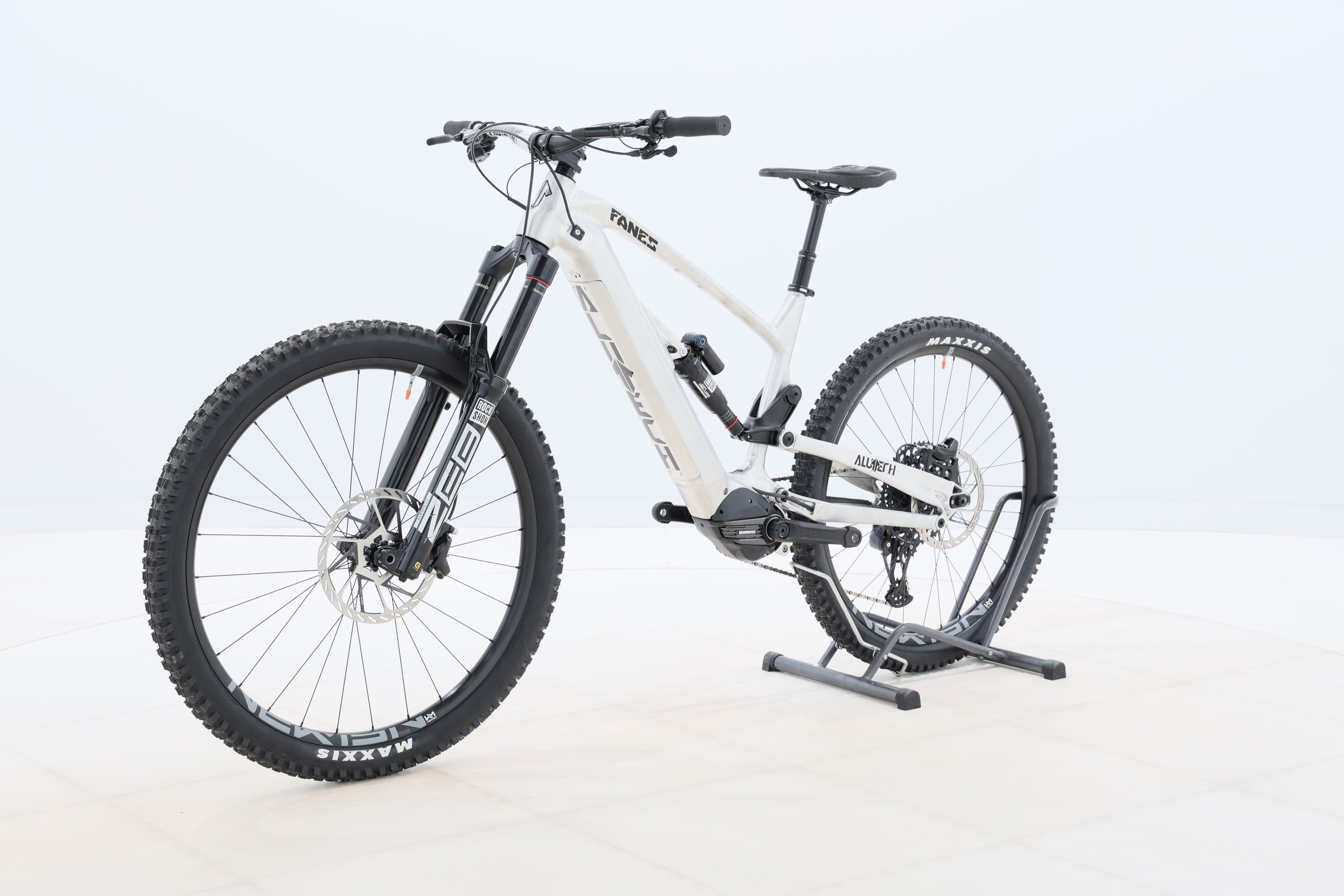 d161b995-b255-4cef-bb8d-7807ddc170a3