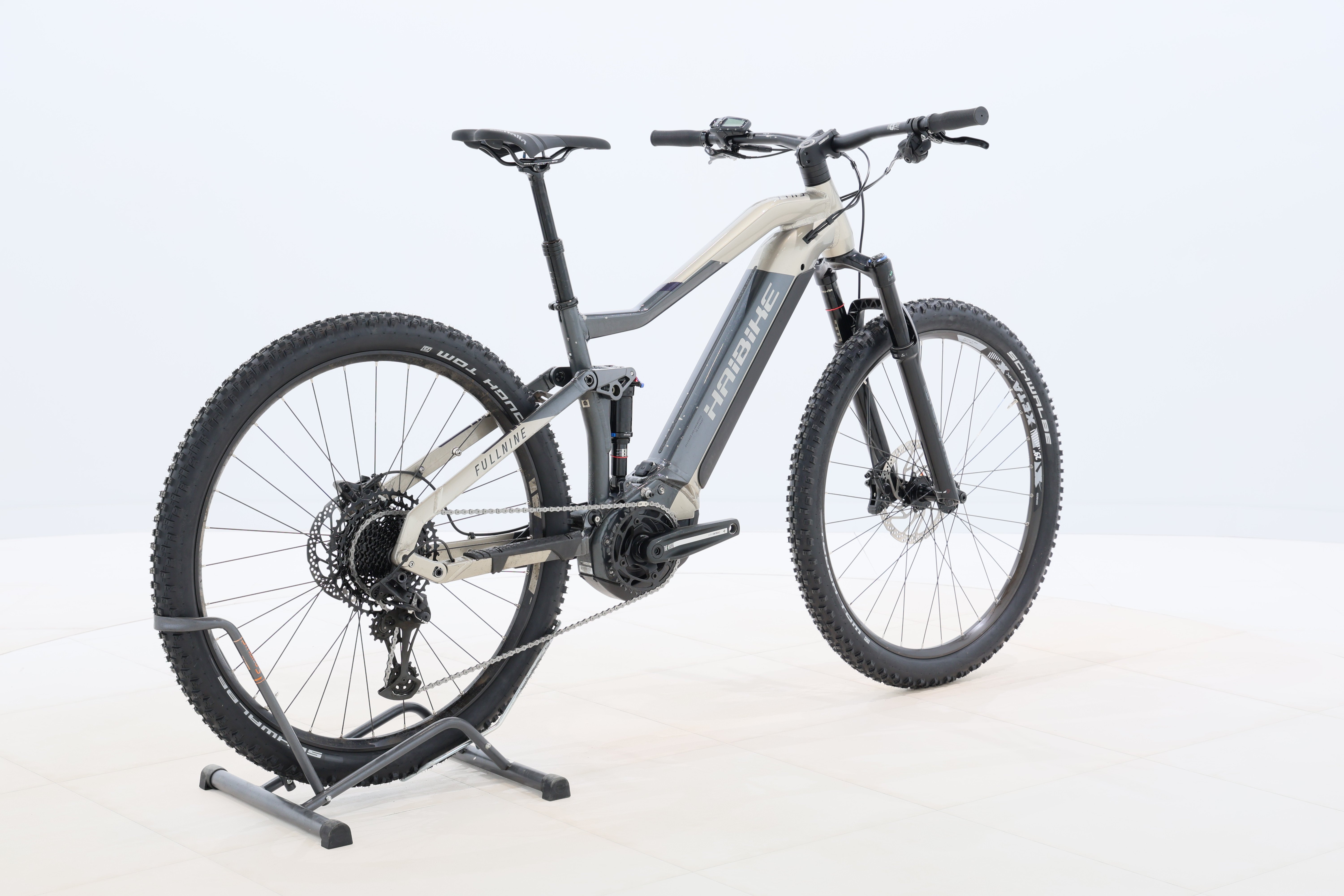 6ad934cb-d54a-4b74-87b6-0d9e04894c1b