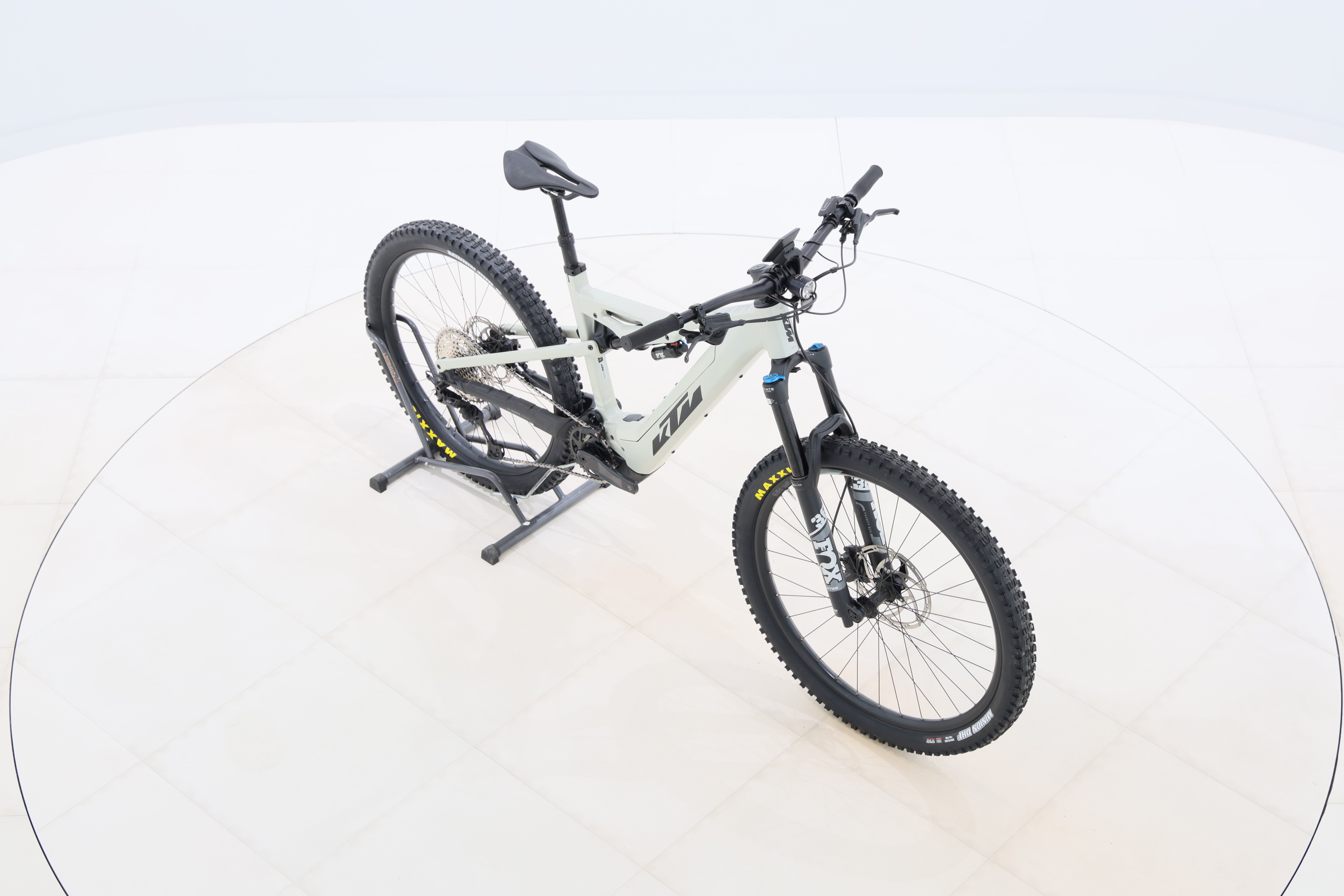 d90e9978-cec7-42b2-b172-d15867917ffa