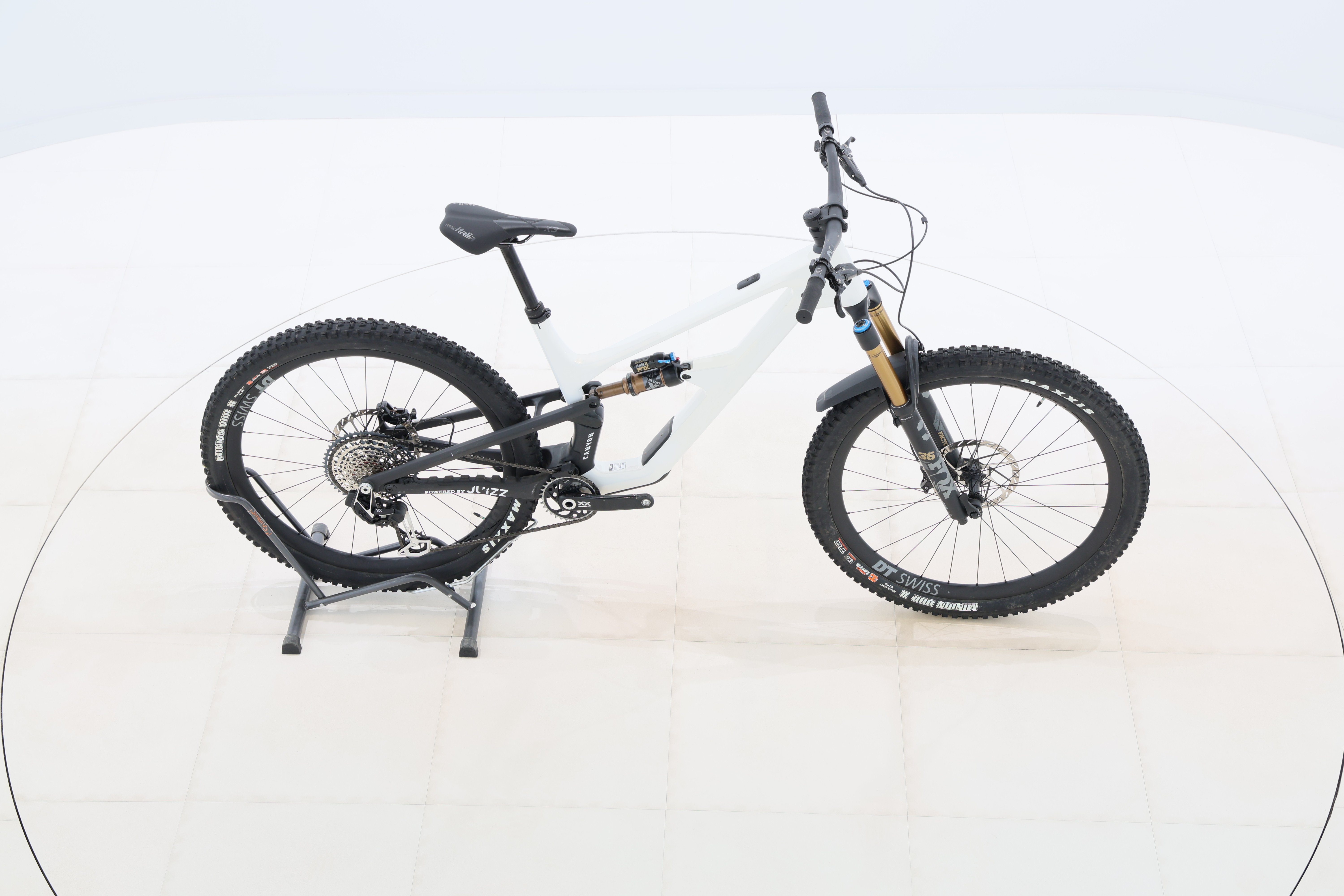 a83d1dd9-0782-444e-b3be-fcb45b73e485