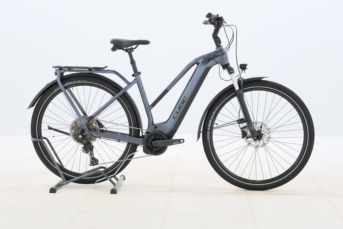 Cube Touring Hybrid Pro 625 2022