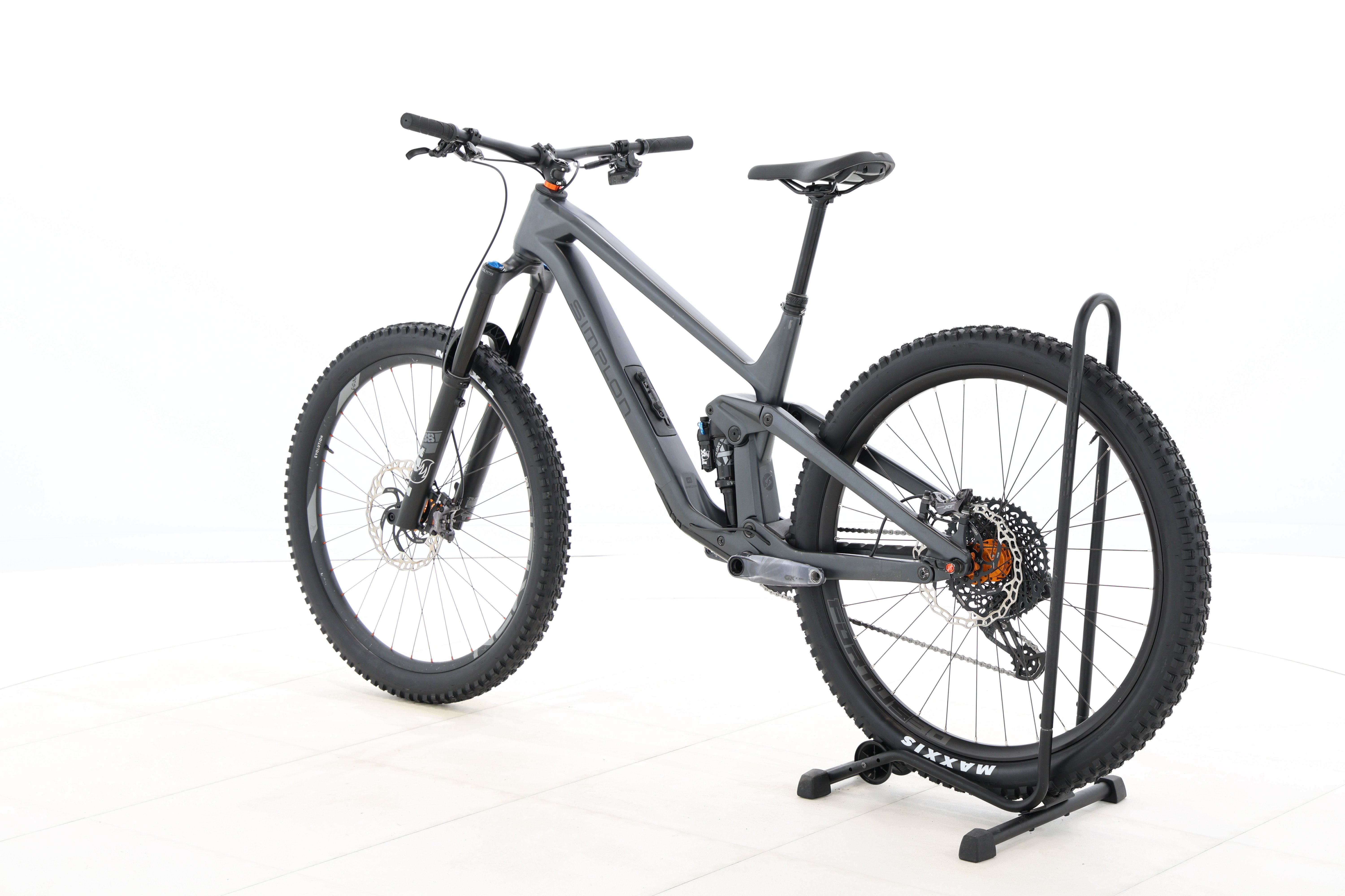 b8b61e70-c500-46c8-b34c-9f13e25a621e