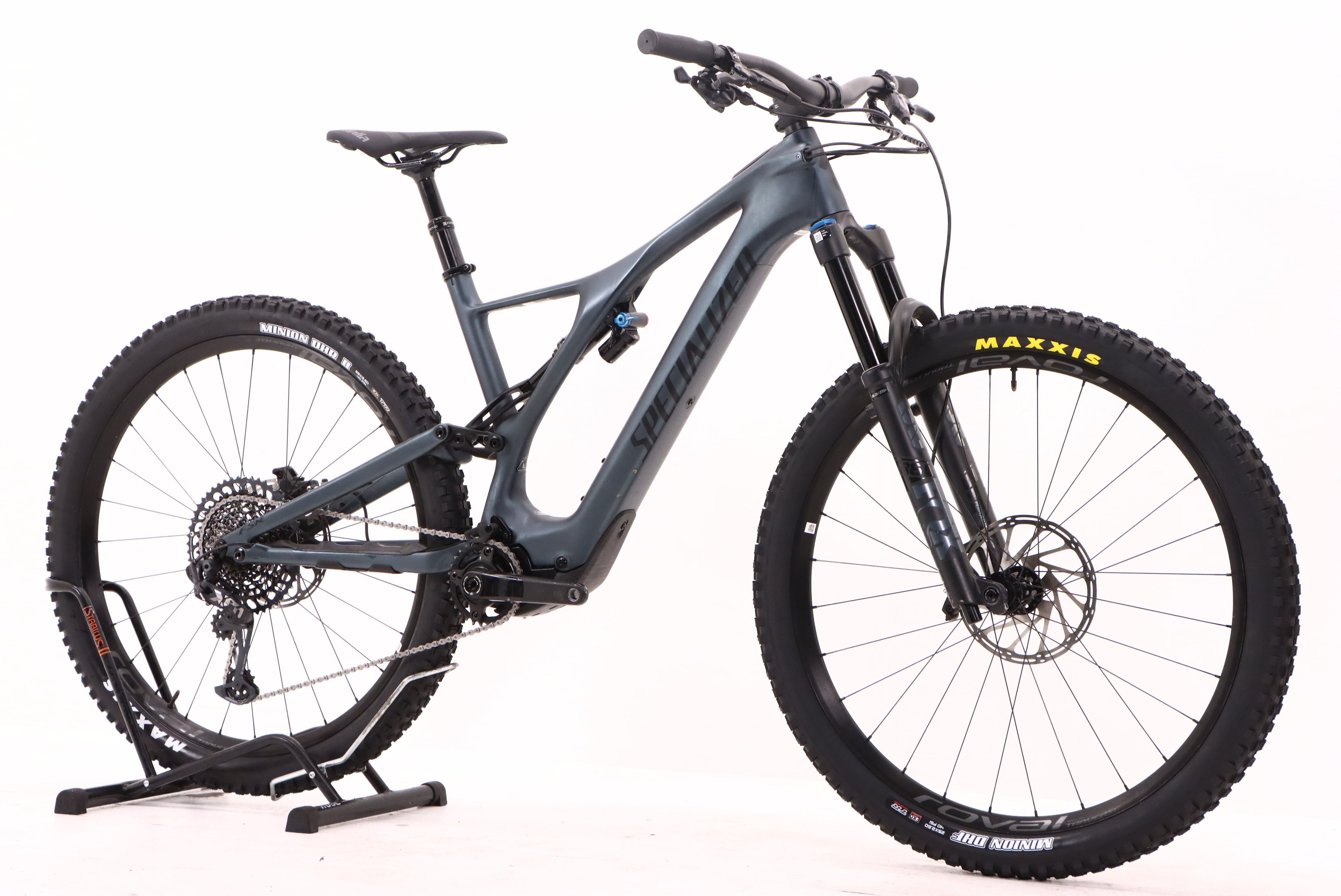 f2d44735-2c0a-4825-8151-0099ed0d8095