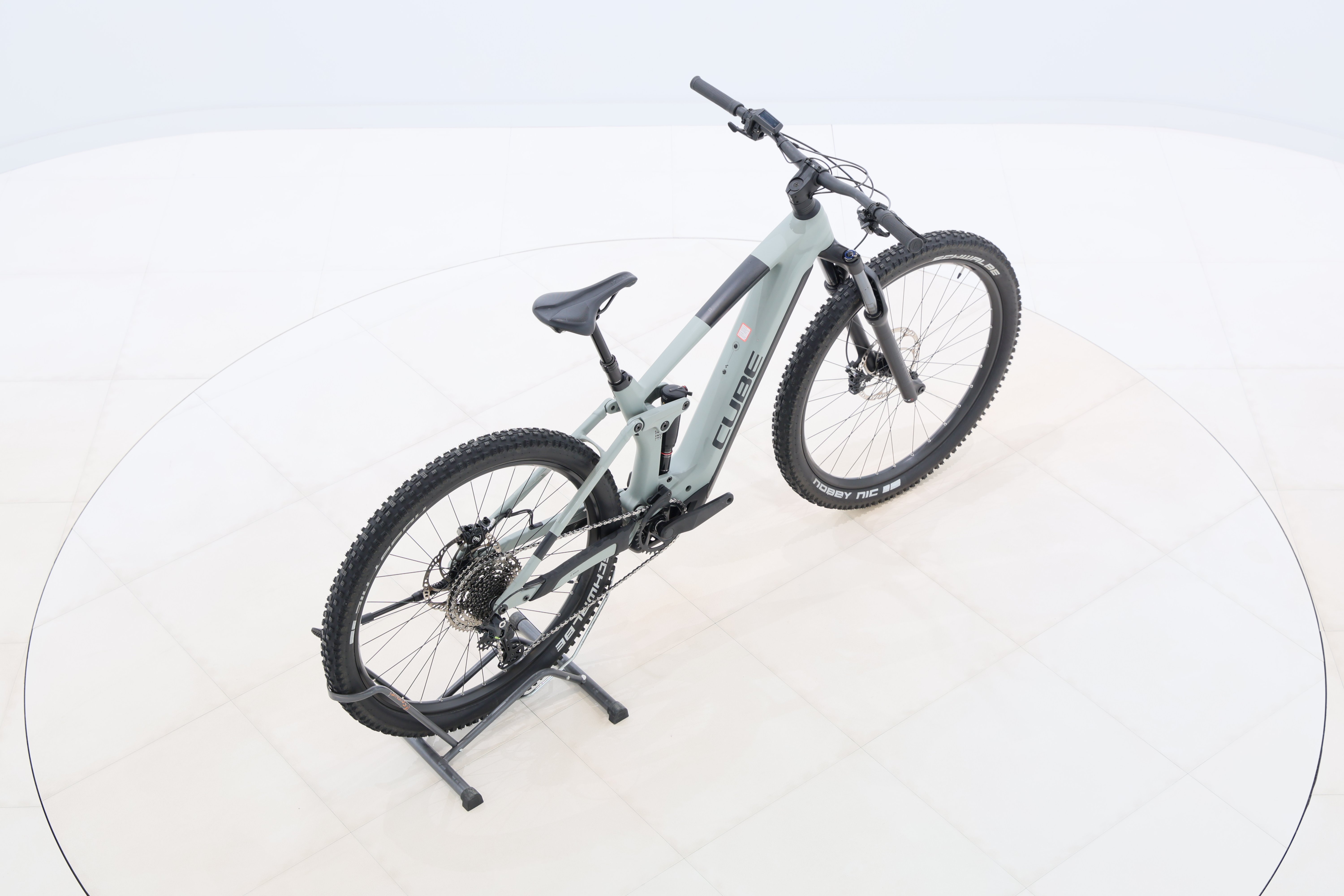 e9b013af-df3e-47d0-a434-5752274f5f7b