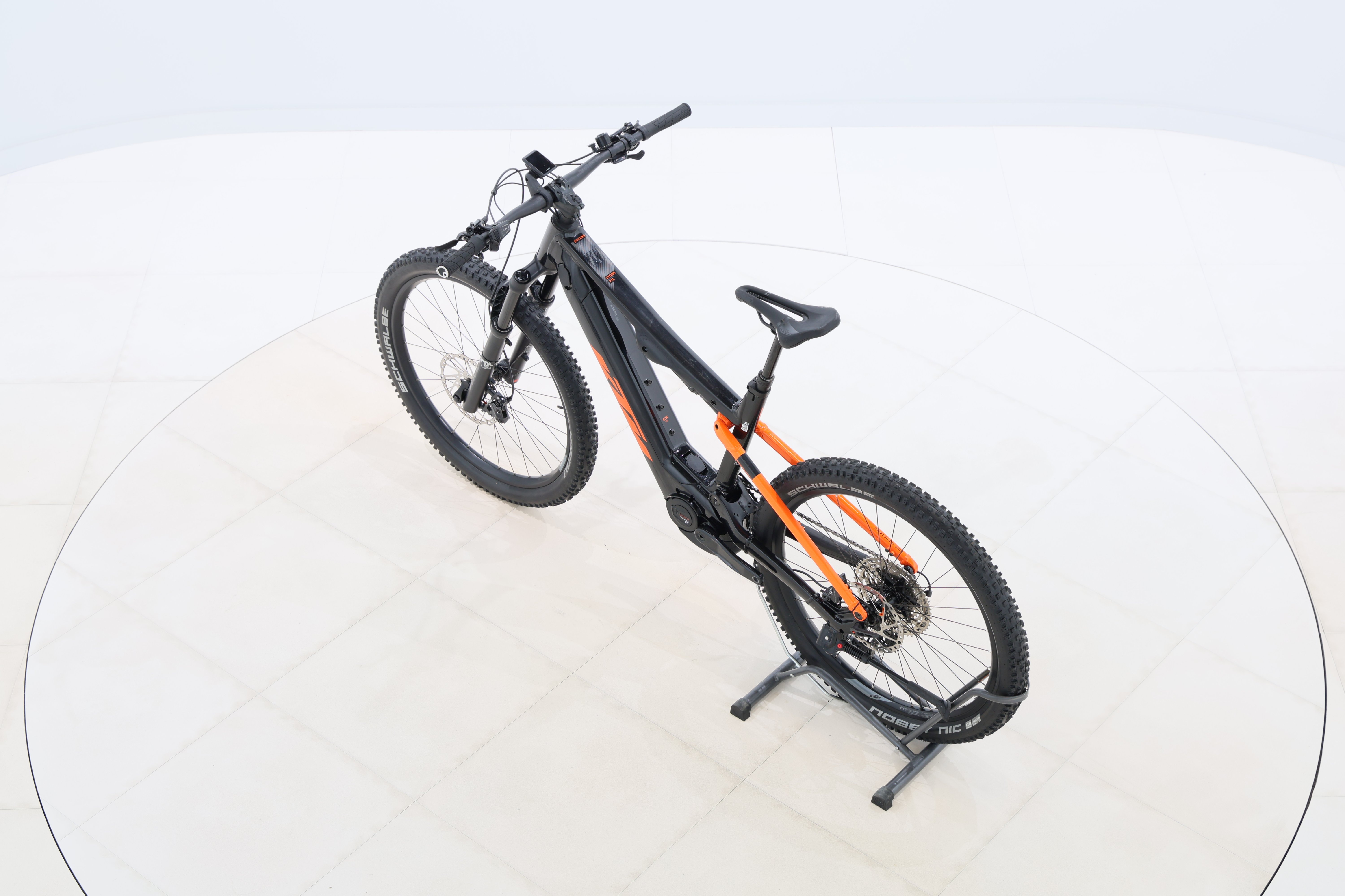 2f92ed03-628b-413f-a7bc-4745237ff1d6