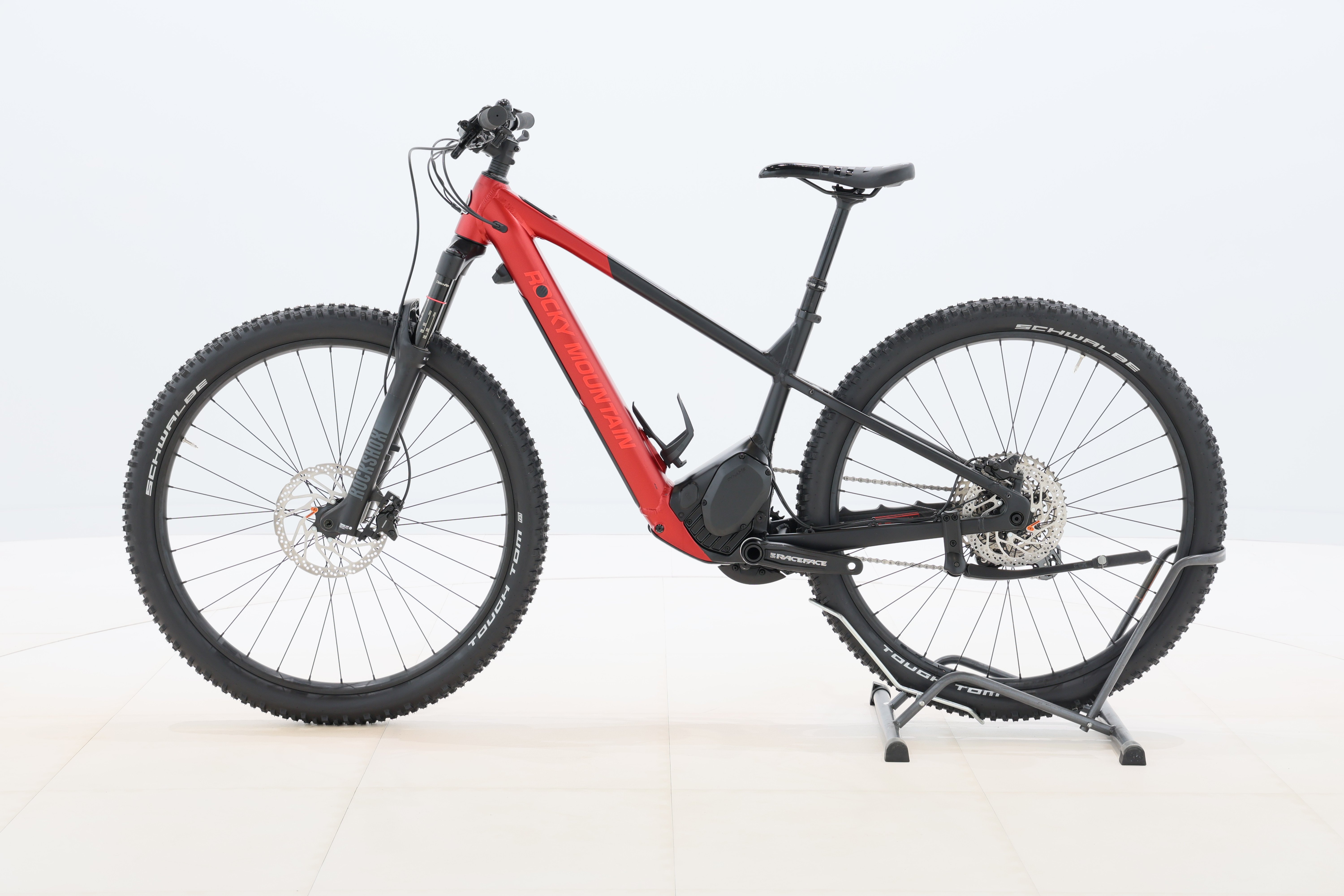 dc946128-5b25-4f13-bcd0-6fcf0ae87a64