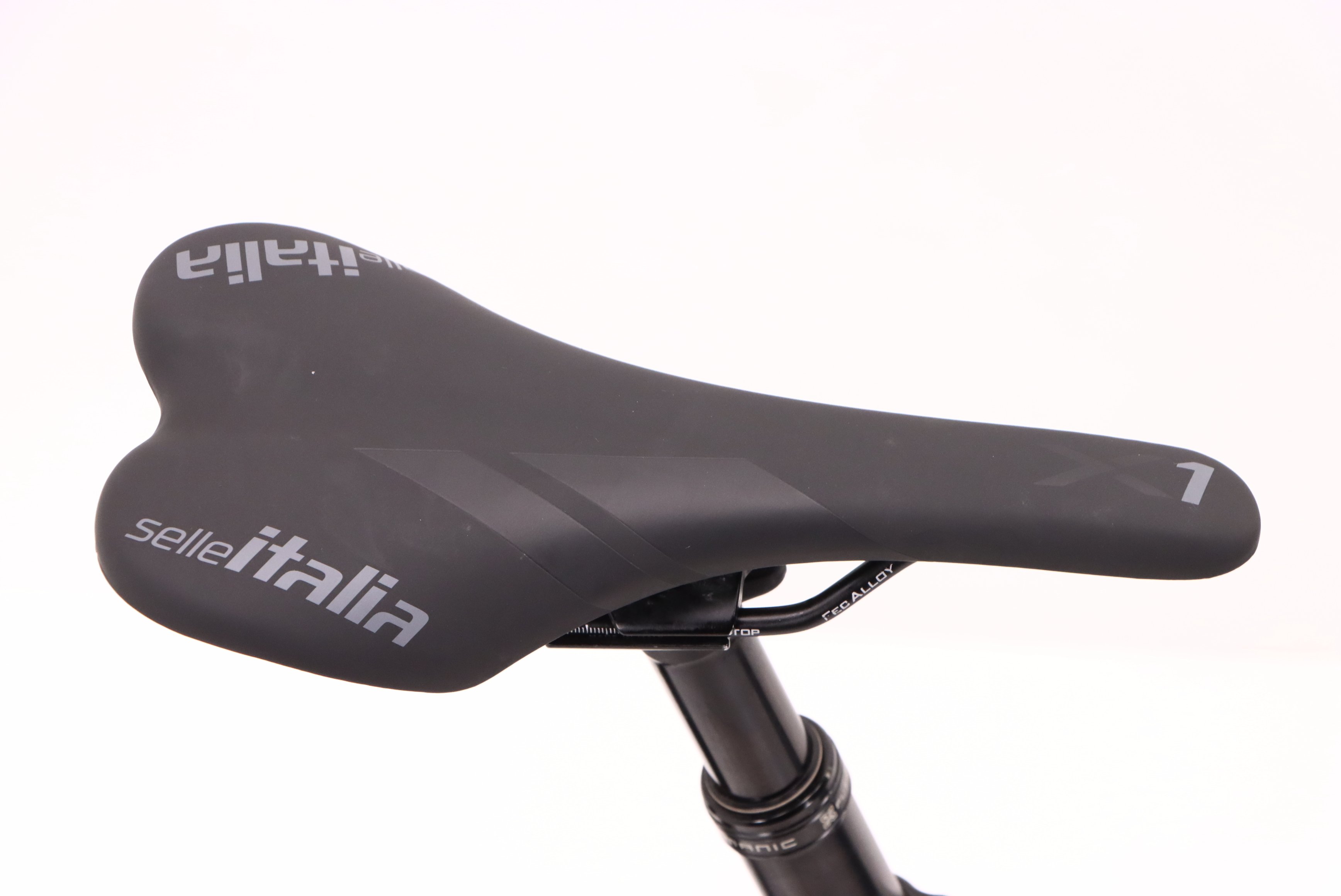 f2d44735-2c0a-4825-8151-0099ed0d8095