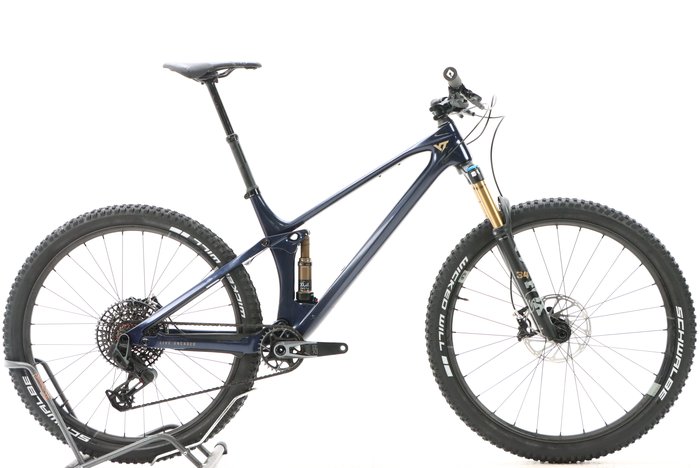 Yt IZZO 29 CF CORE 4 2022