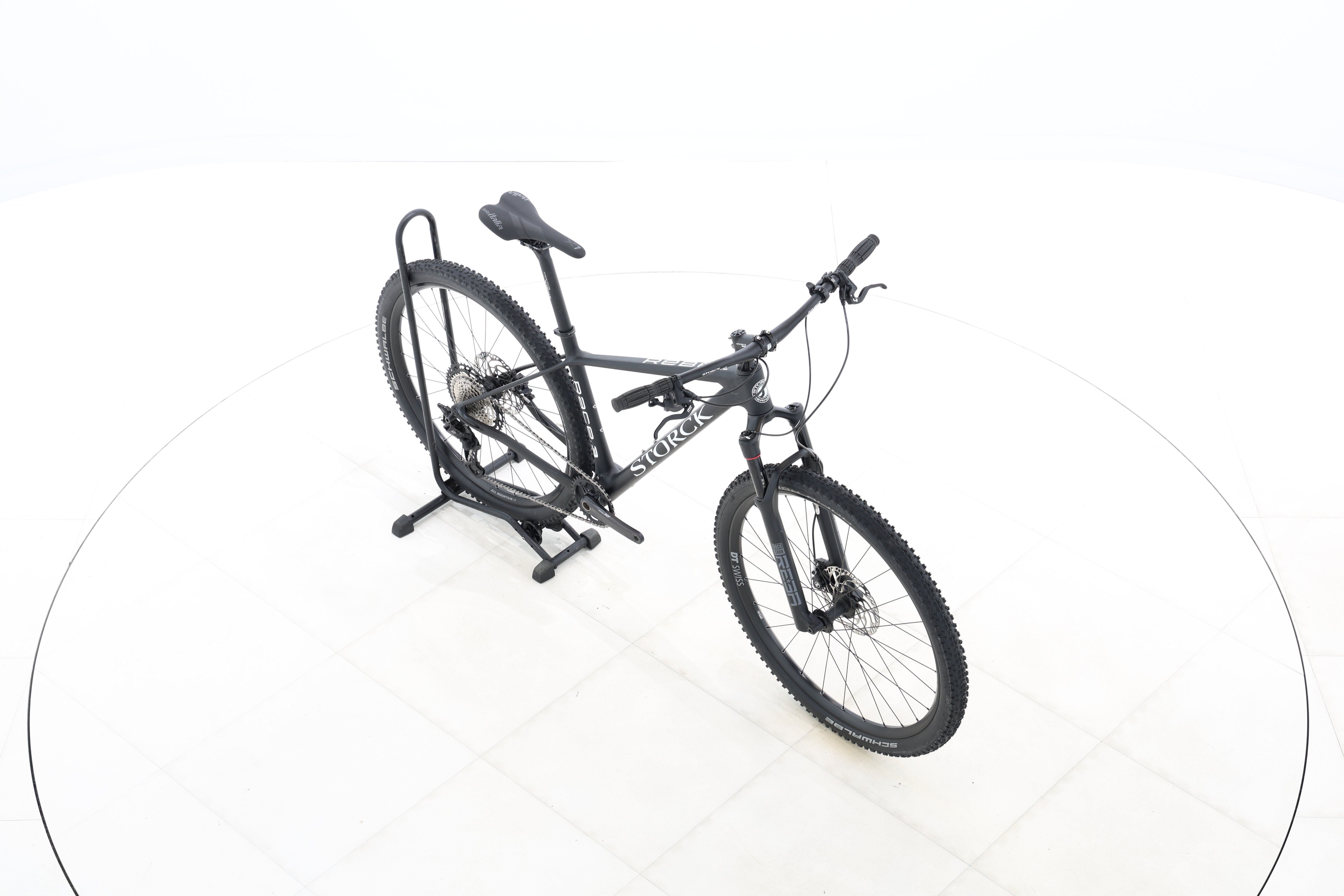 d18e8d93-40dd-4661-8382-caa751ad87b4