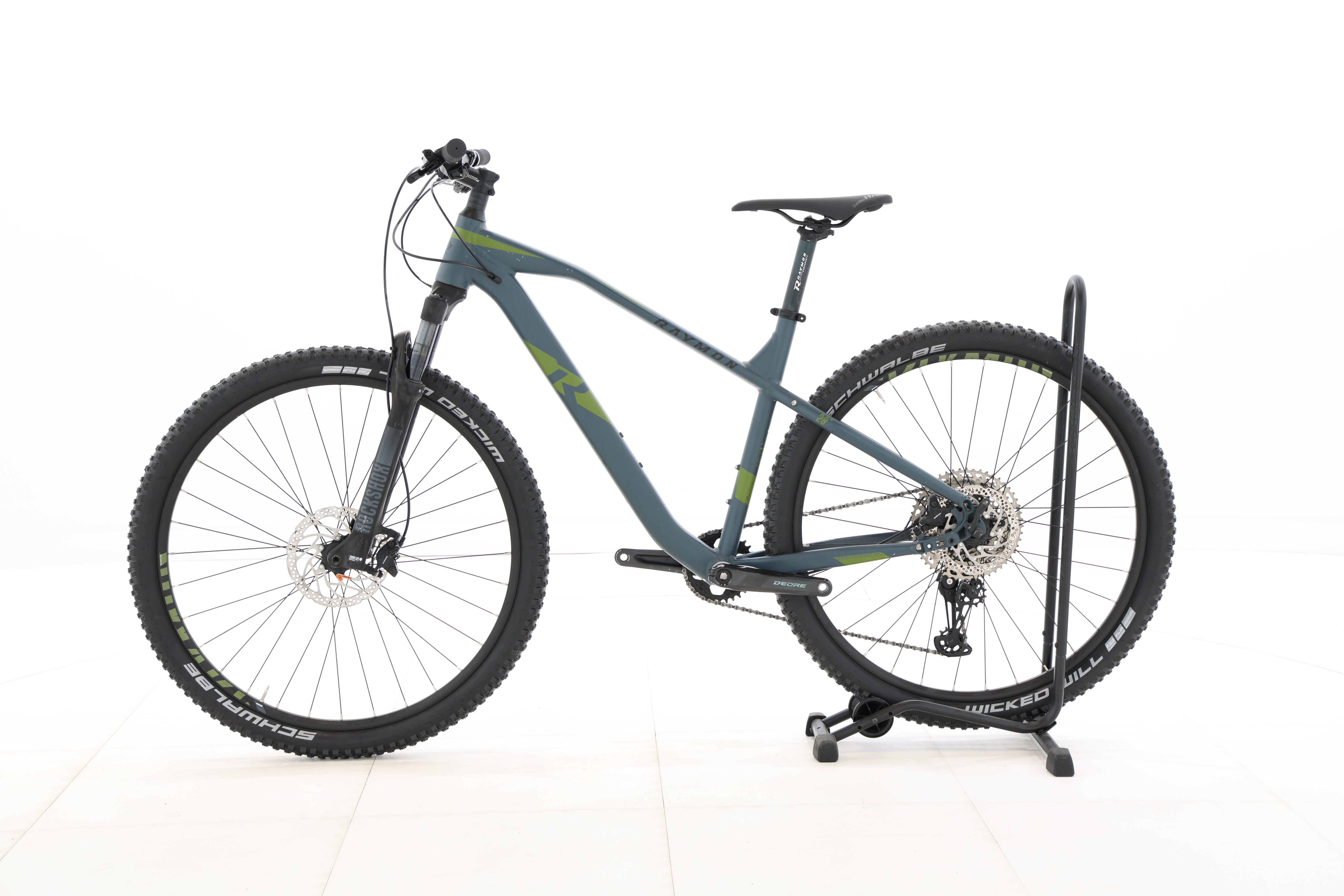 d357fb66-e433-439e-9752-ab9595f838e3