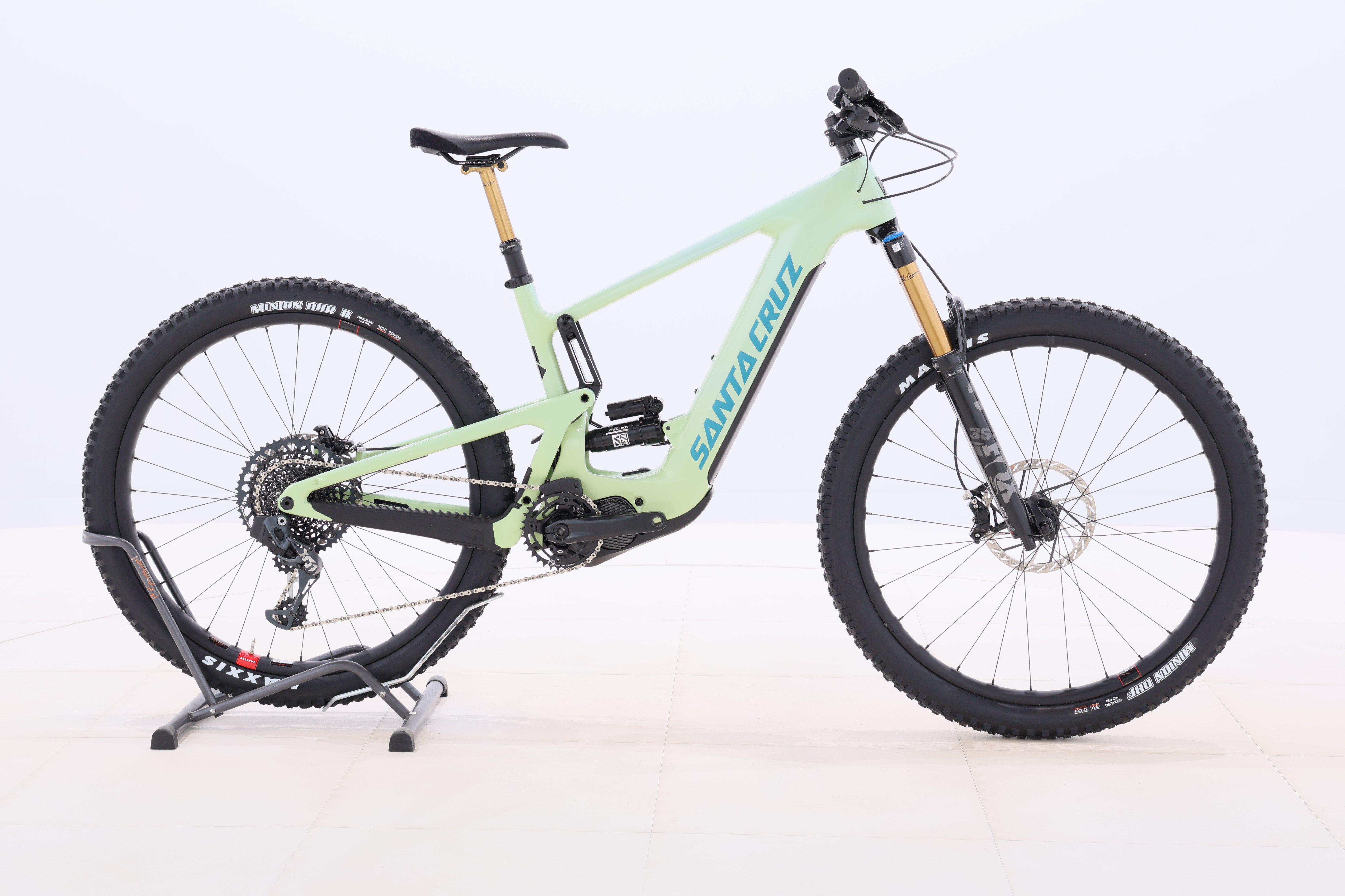 c8a5d781-b180-42ff-8a09-84d3701cd8b0