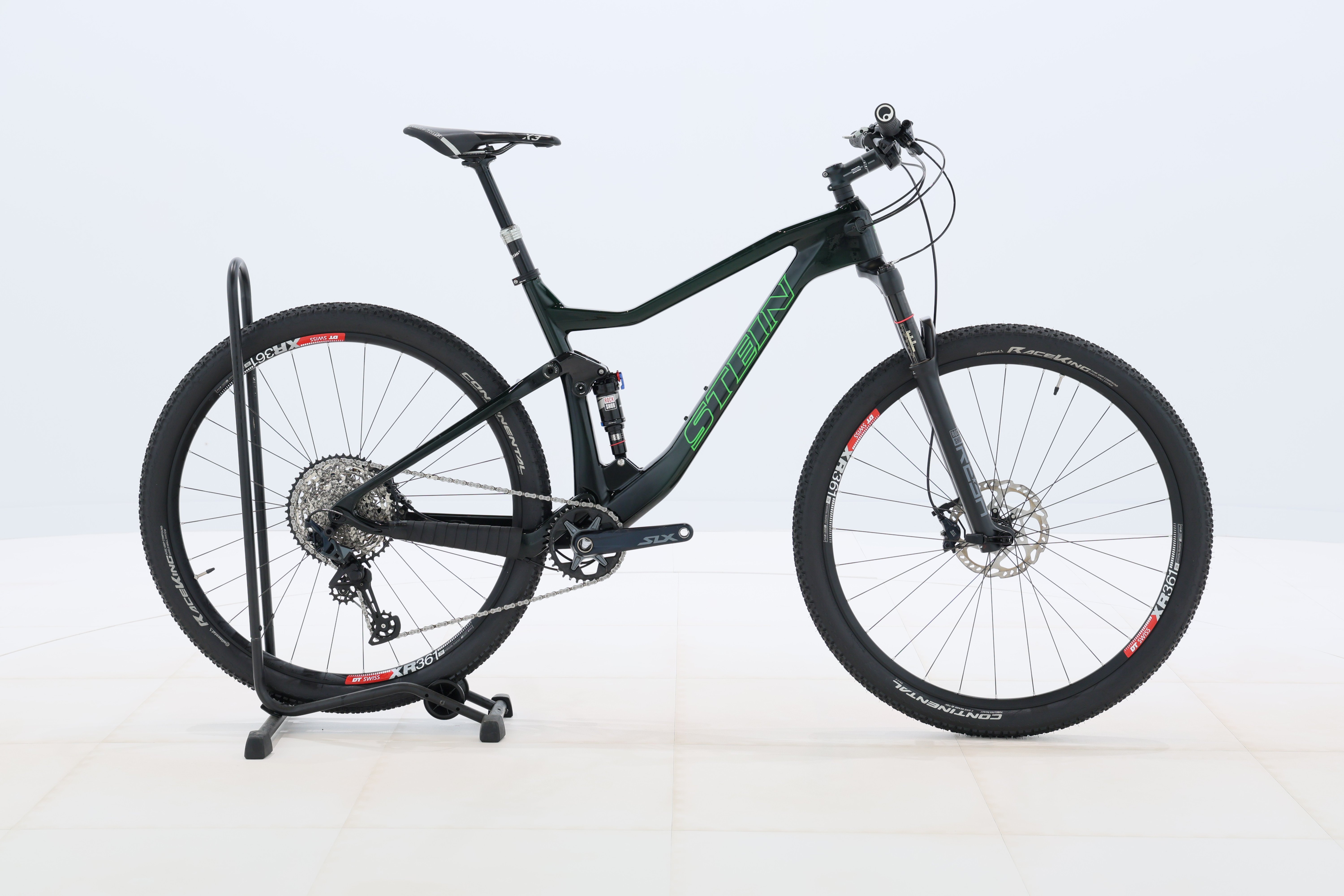 d8f39bfb-5cdd-4de0-b1a0-587d7c847b94