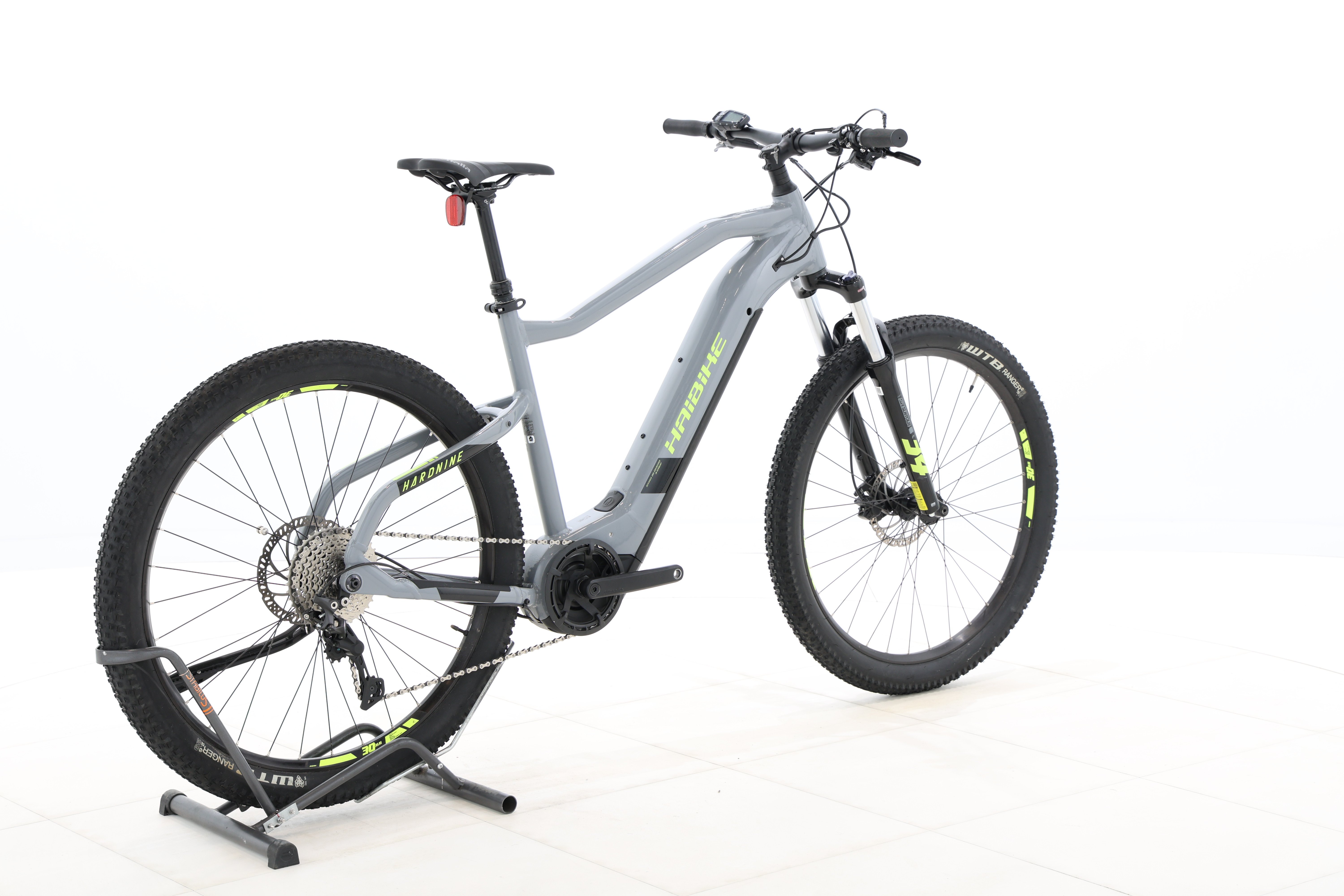 305c18e1-6928-45c9-b48f-836ea2475b10