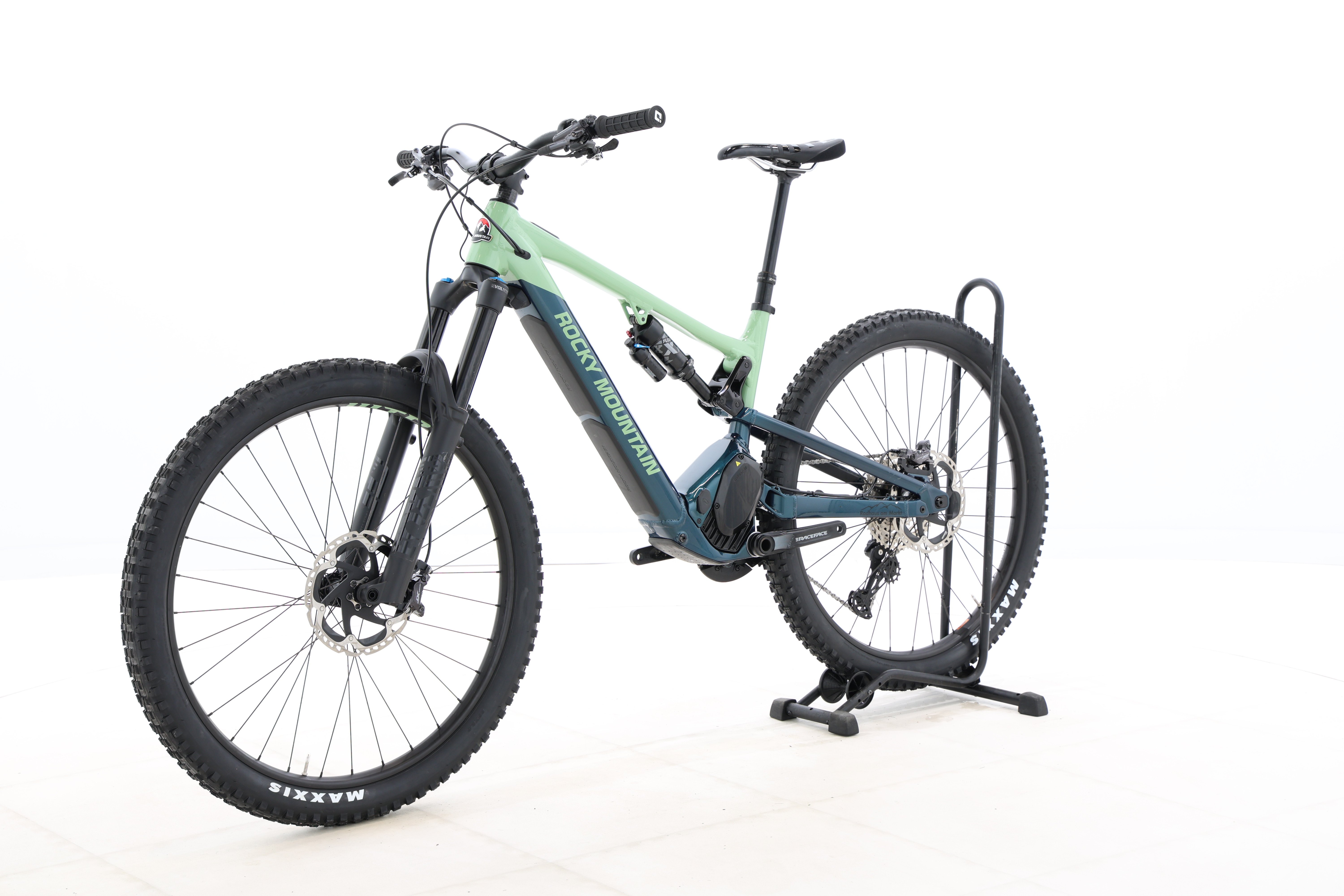 a122049a-08a7-4a5d-be37-4c81a2707a40