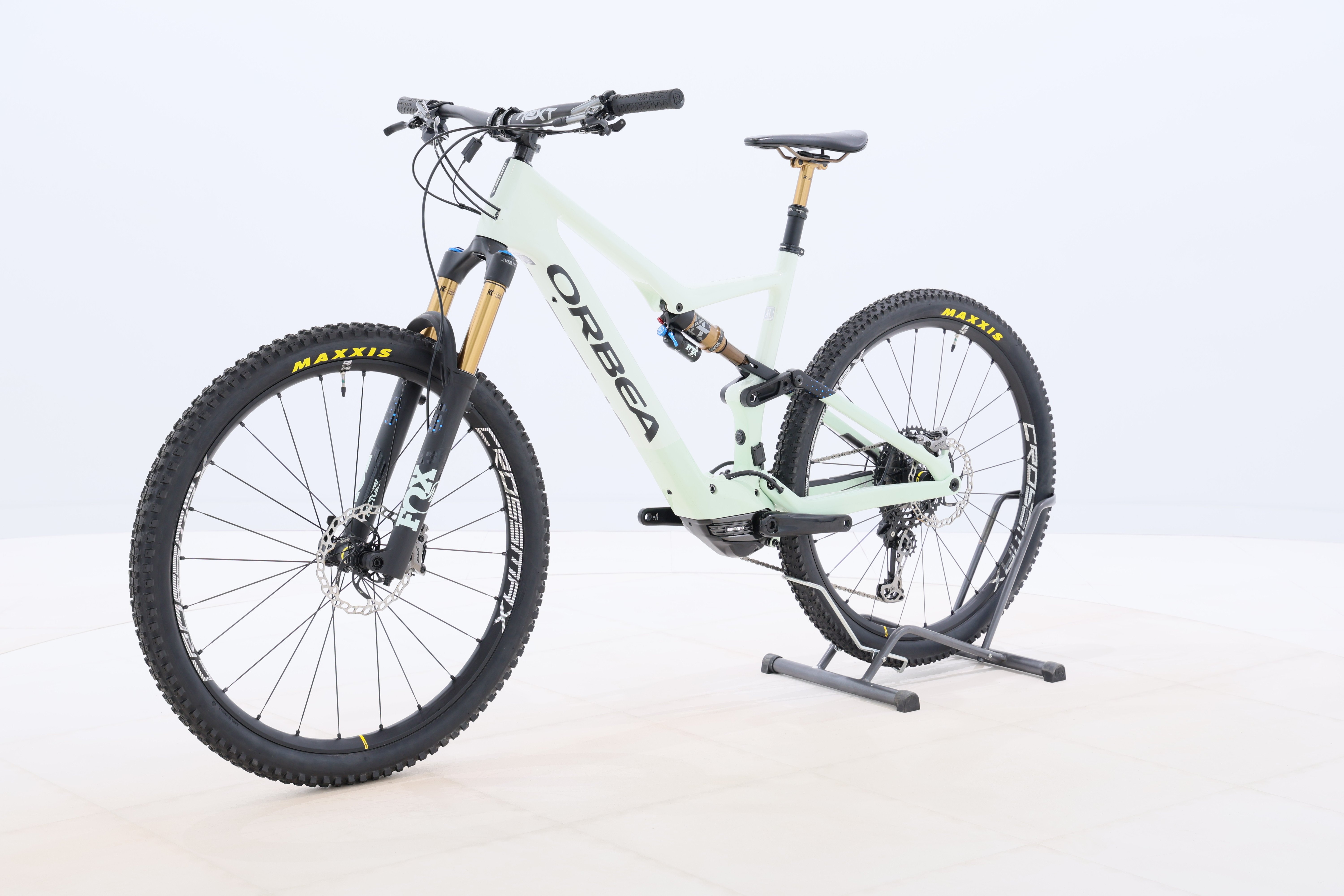 d3239903-3d8b-402b-ad90-c9ae489a89a1