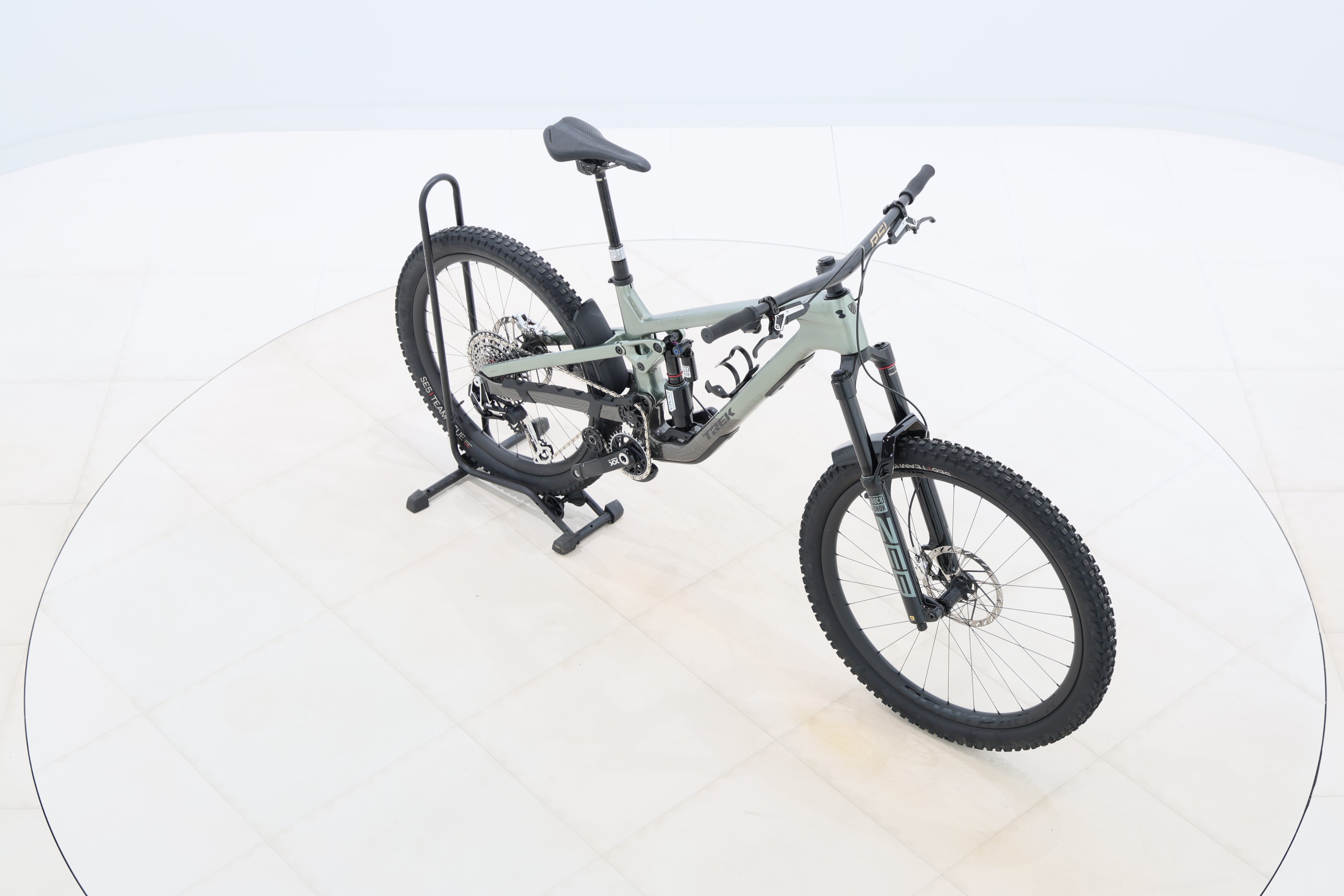 eb6a5caa-0adf-4f87-98a6-59d9a1cf0a60