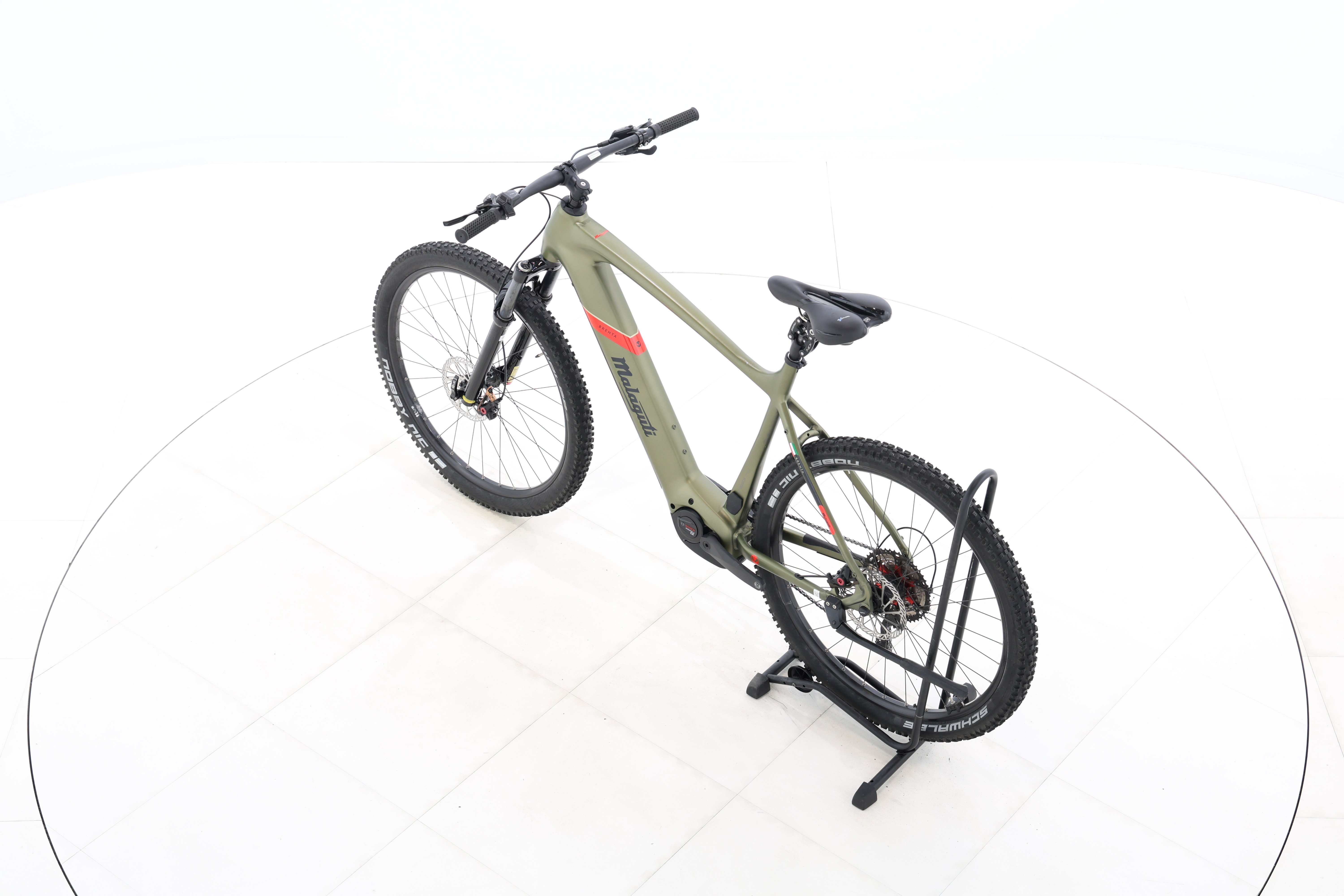 fb038597-181f-4d9e-a584-32609d32e85e