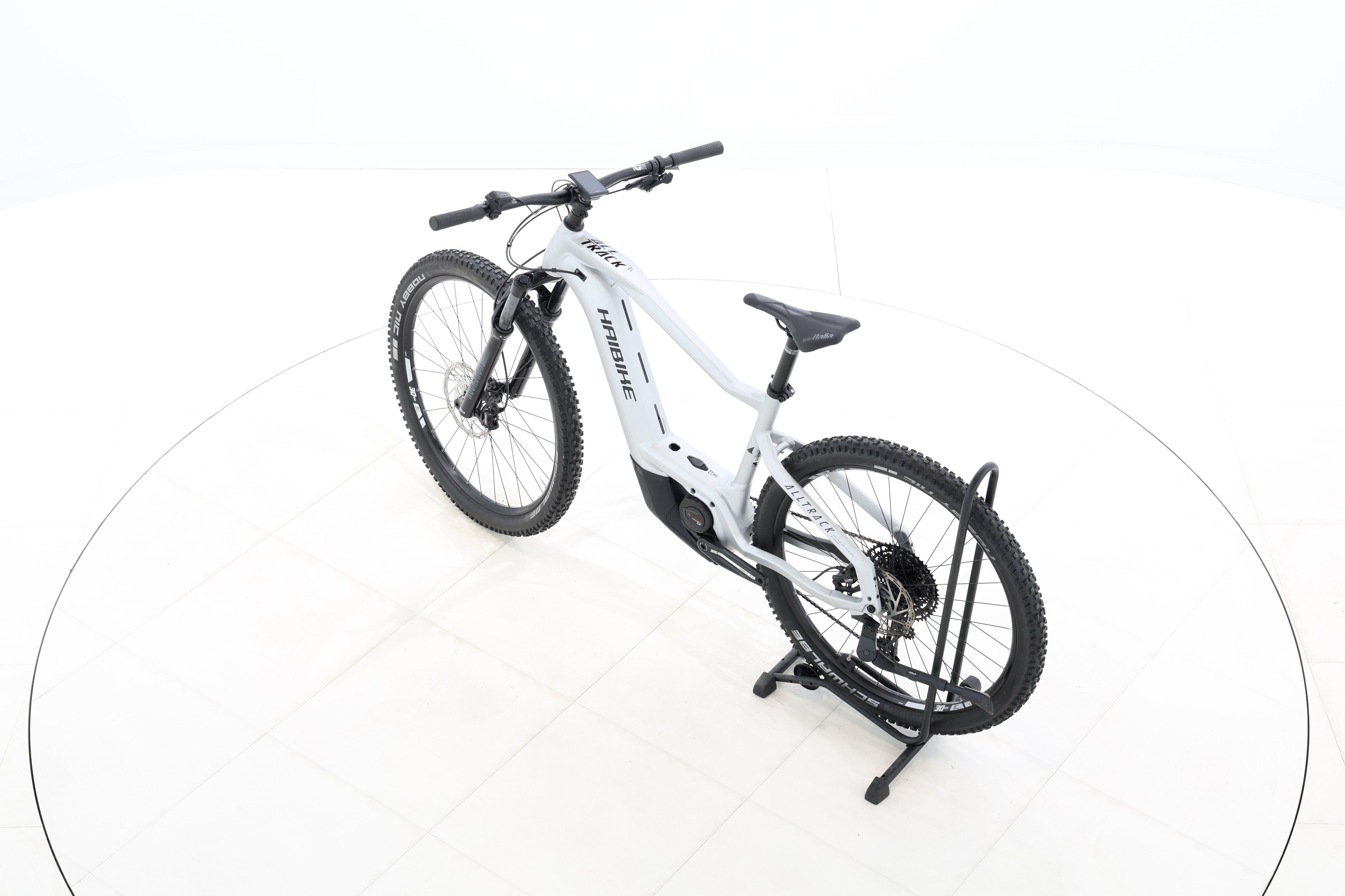 daacd42e-f3b9-43d3-976e-a0e51767083f