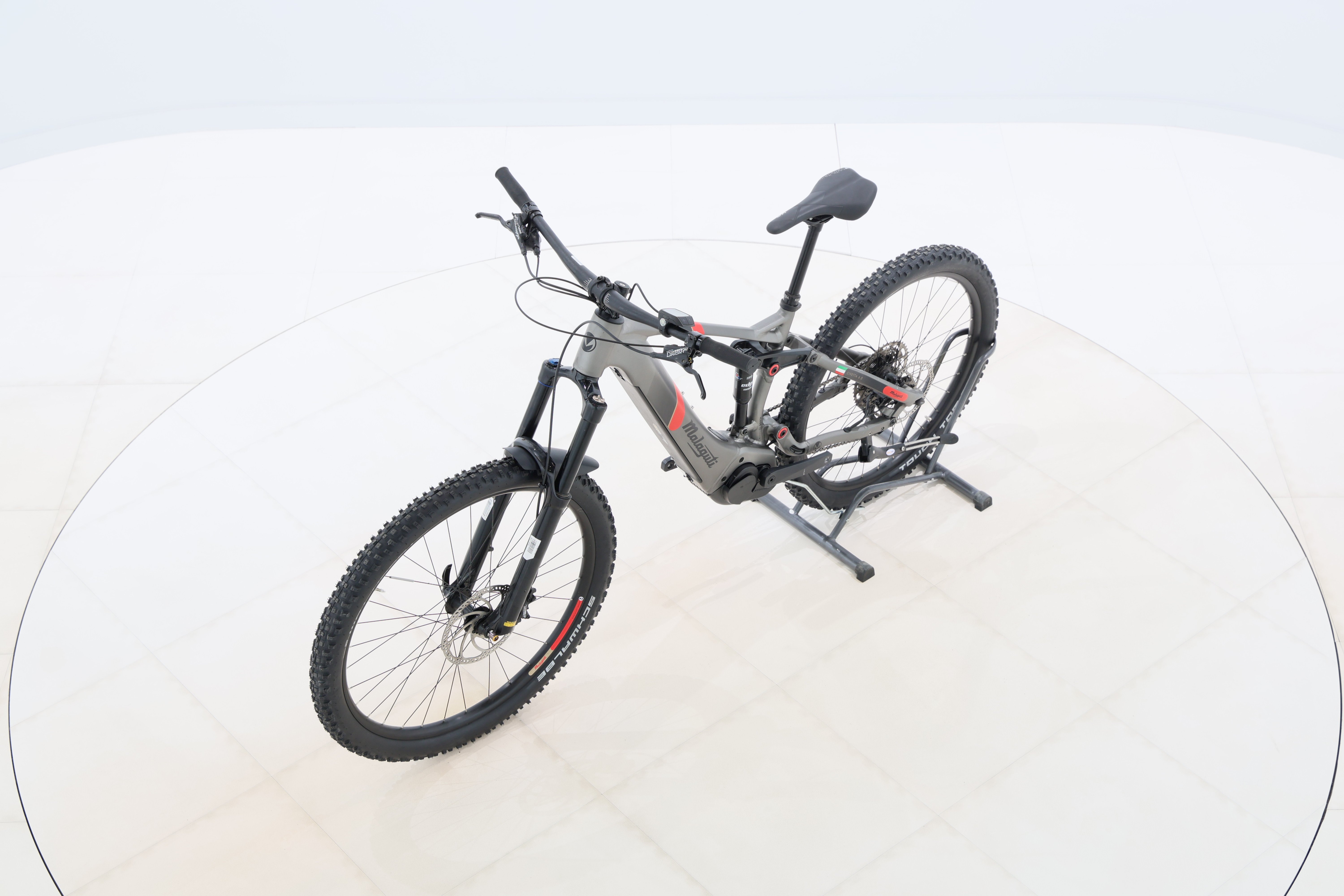 26b18c5e-dbe6-4936-8e41-de3a6a88aec5