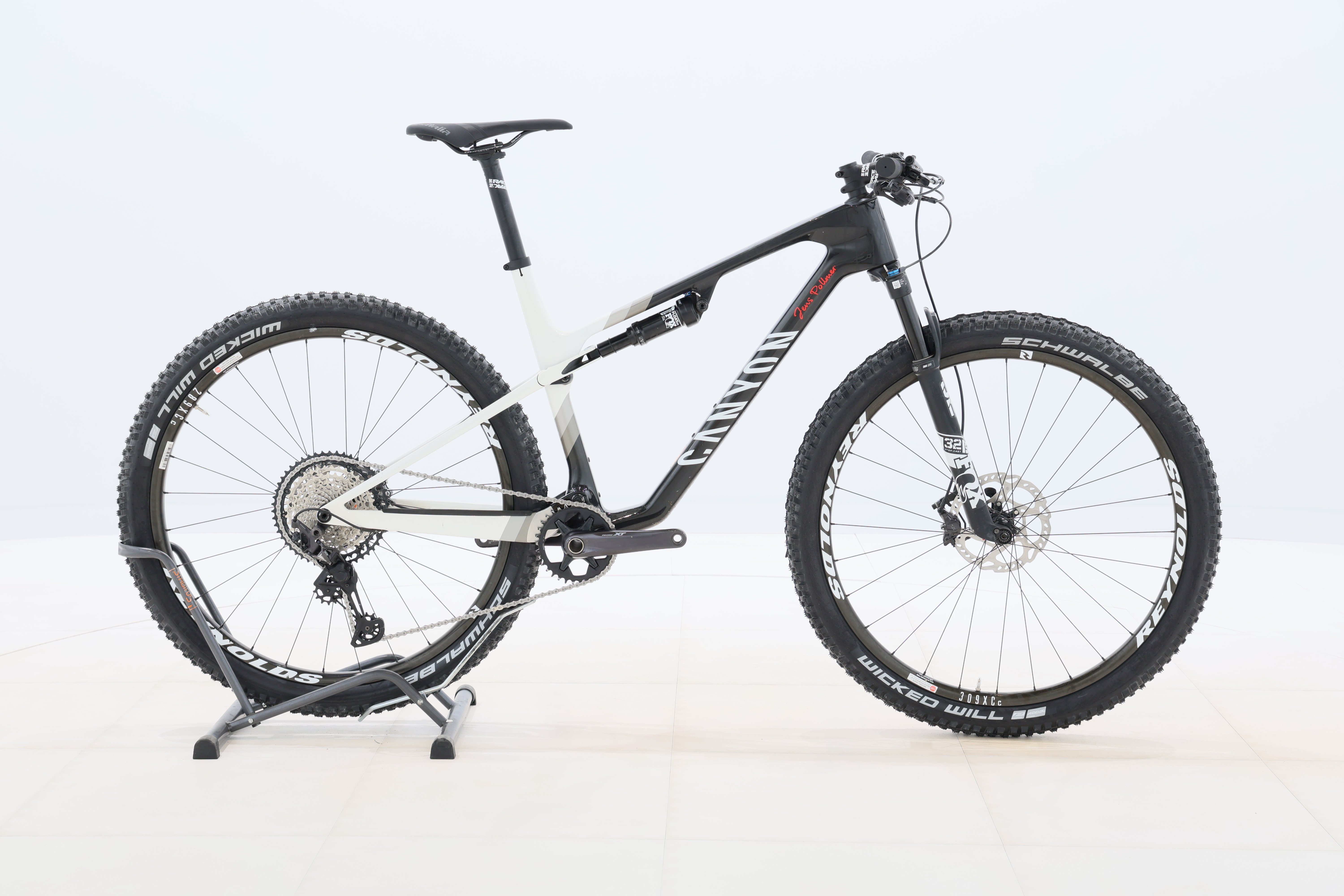 98a8b976-3d67-42a8-b642-c1c55ae7fb0e