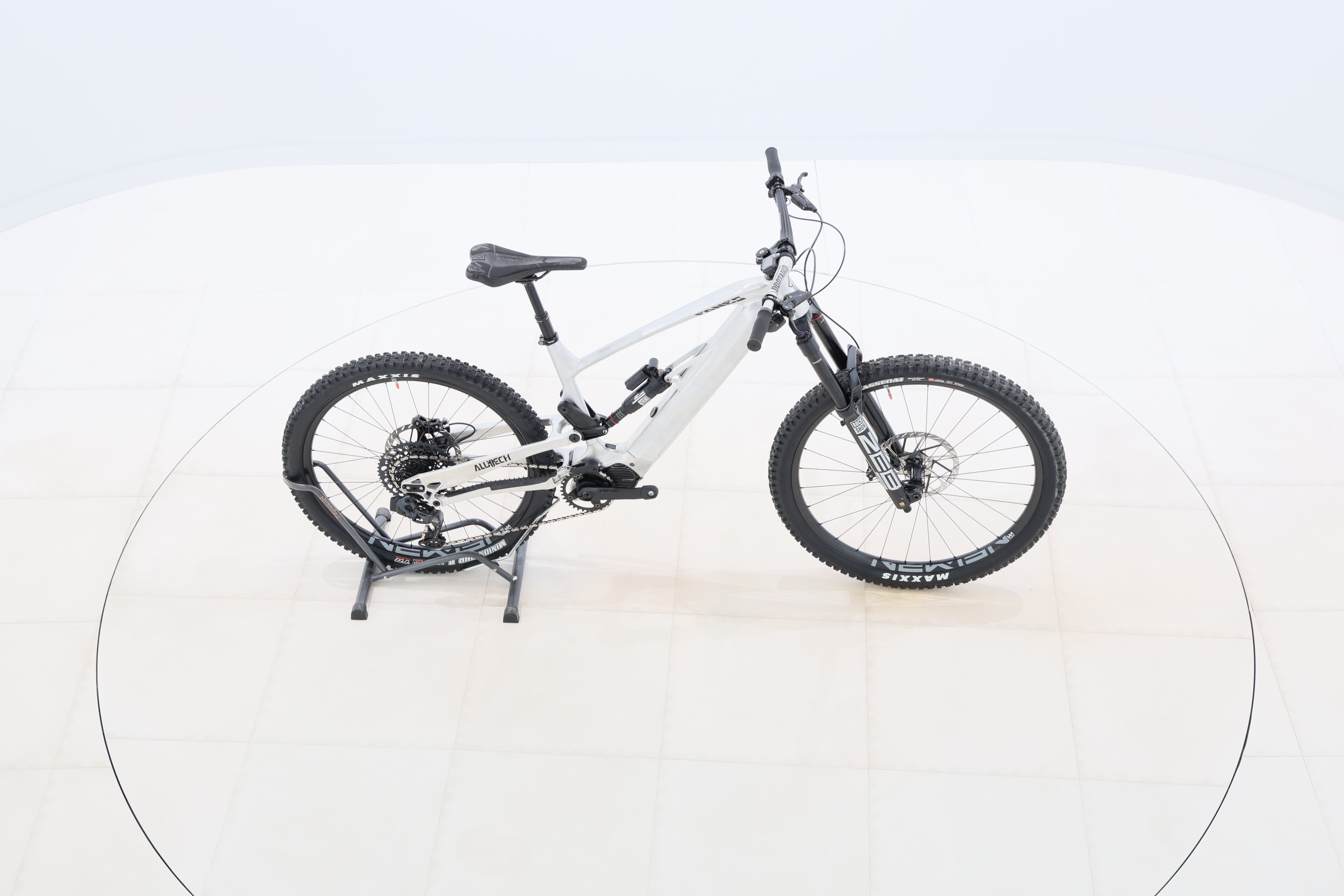 d161b995-b255-4cef-bb8d-7807ddc170a3