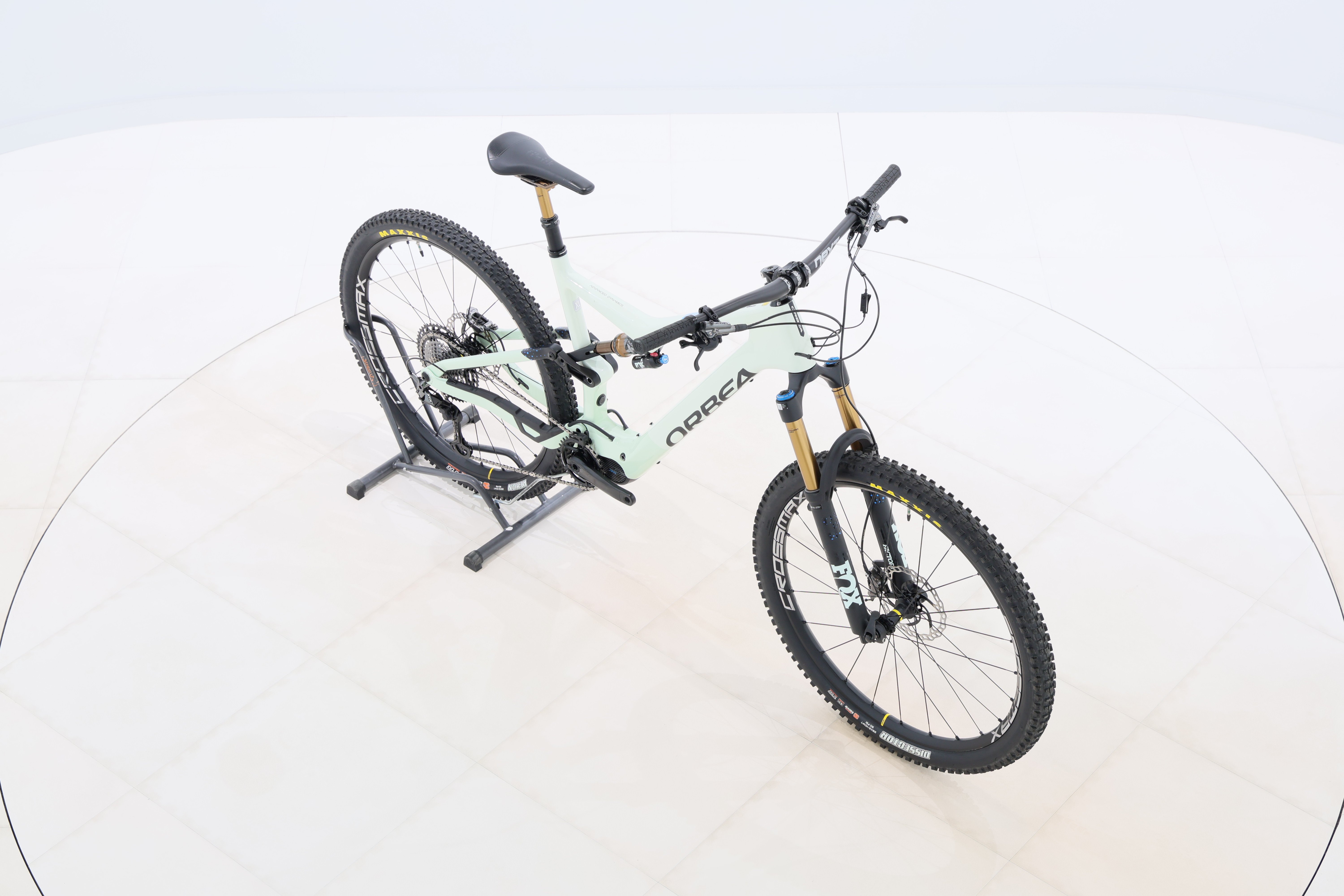 d3239903-3d8b-402b-ad90-c9ae489a89a1