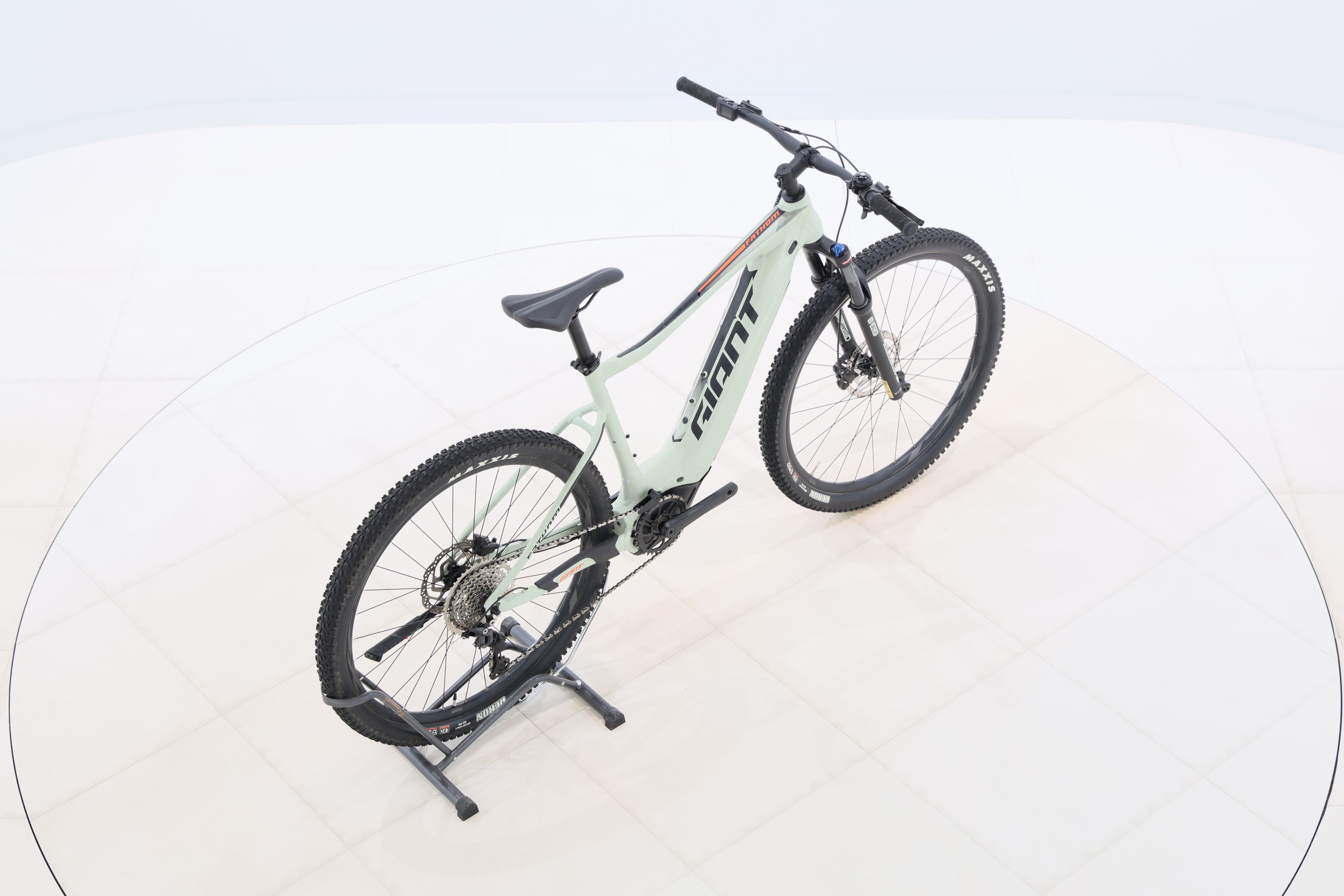 f4e1a2d1-f082-4e63-8781-dadbda0d61cd