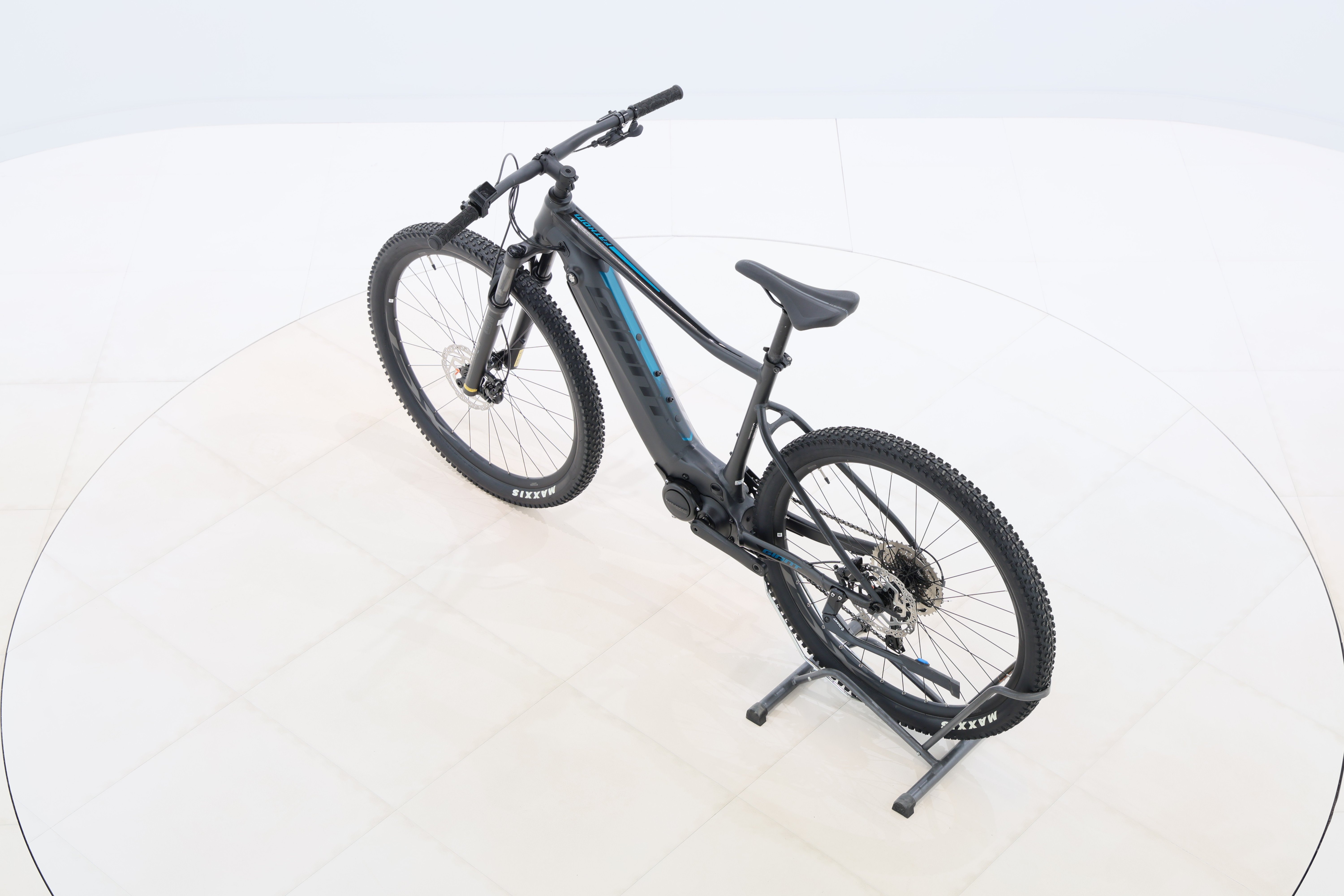 caa6eefb-87c9-4d5c-8a13-01b58150db5e