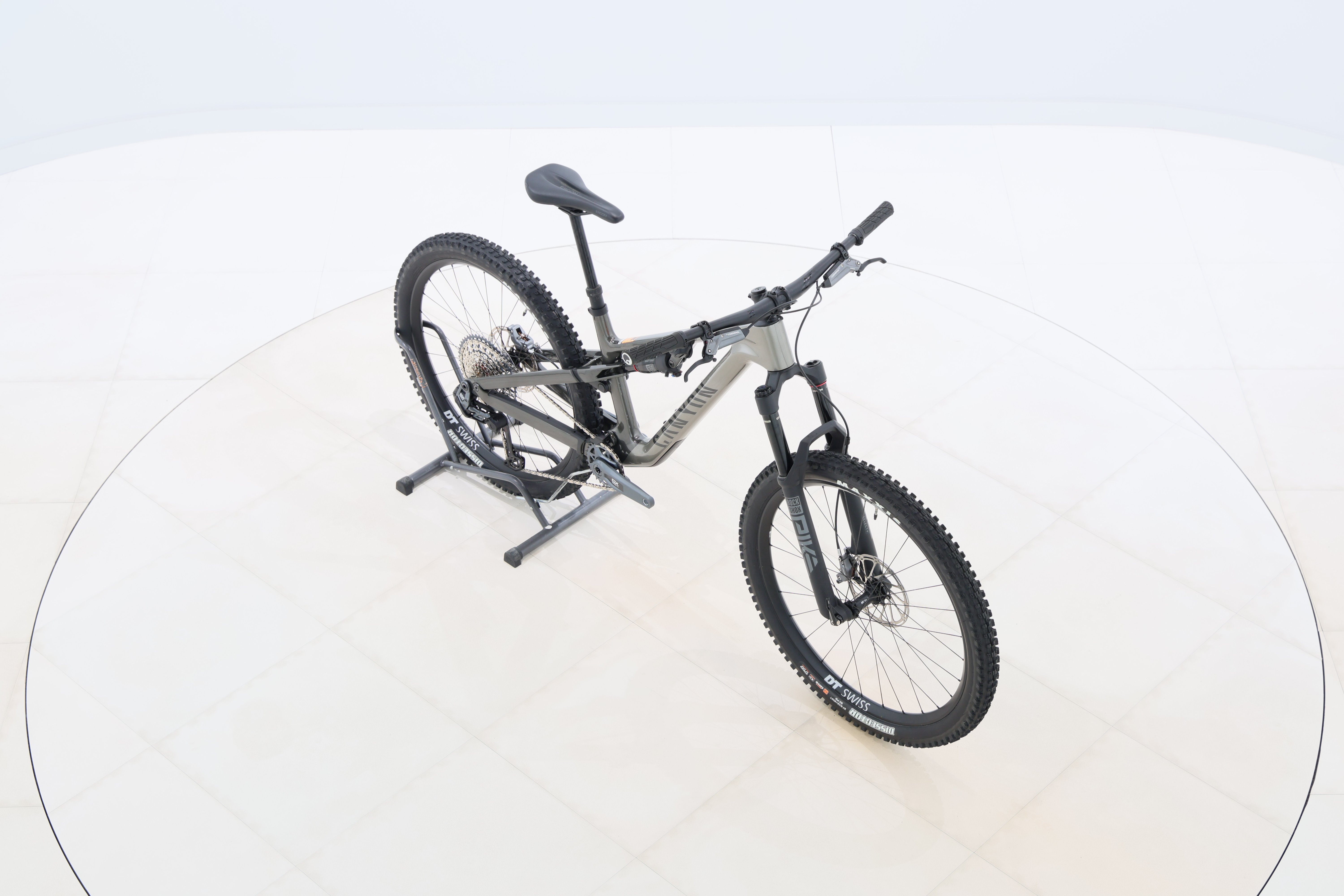 2e1e3d3f-57cd-4d4d-903b-a3aa0061db49