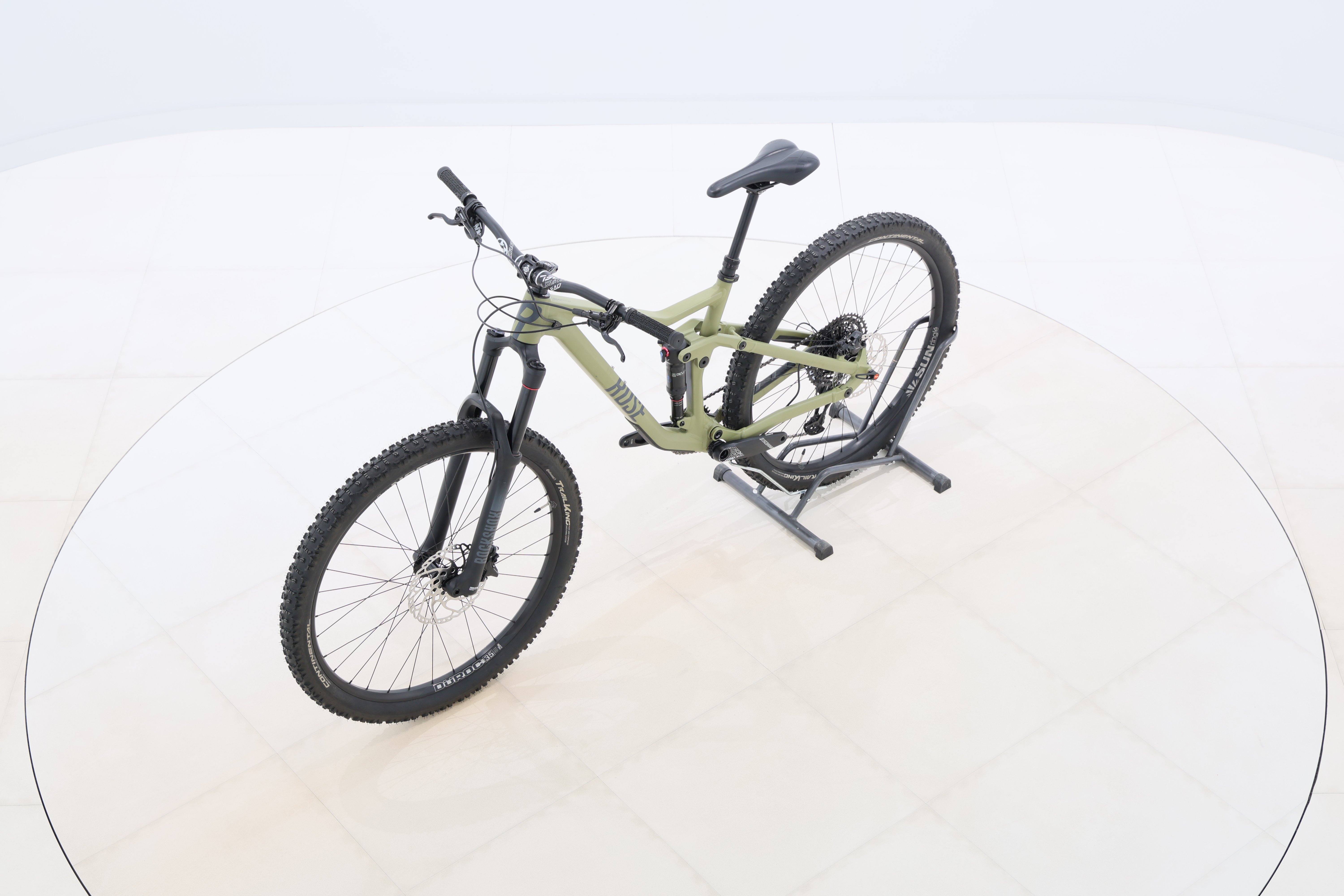 d7dc4db5-27b5-40b5-b3ab-7e254d2afbc1