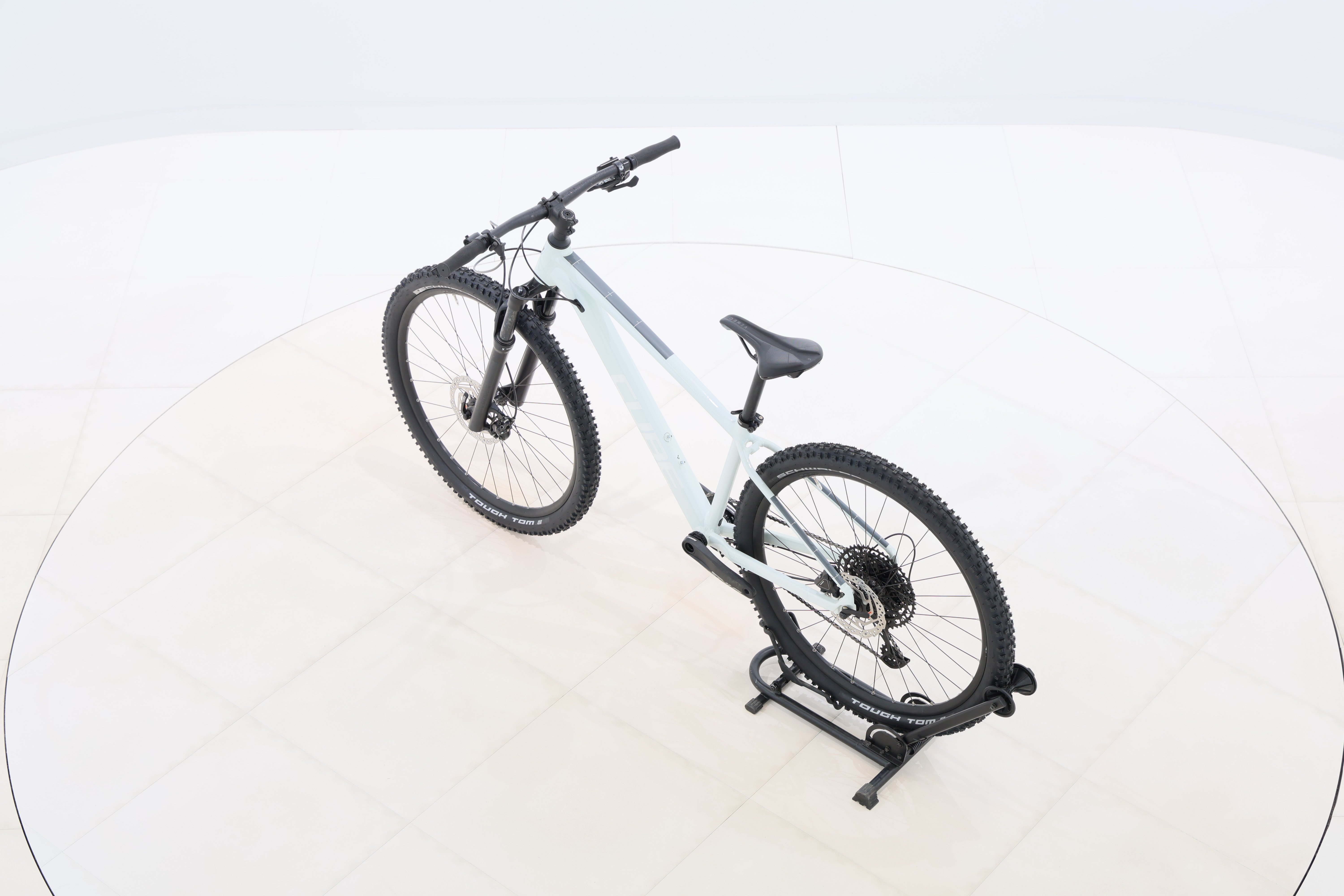 fff896bb-e904-4093-a285-7bfaea76d236