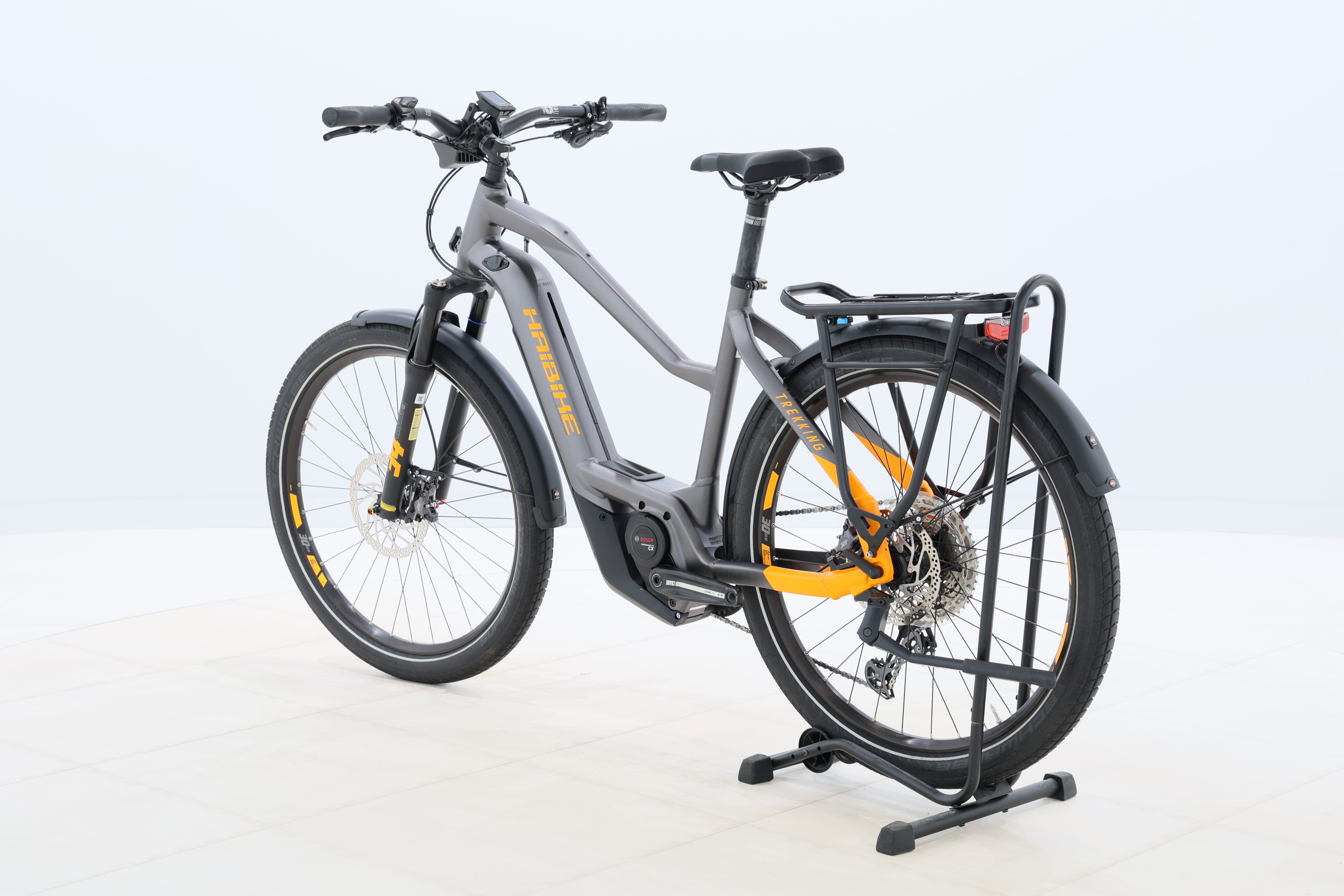 3a5febd1-c050-41d4-b8d1-07b8c4a09964