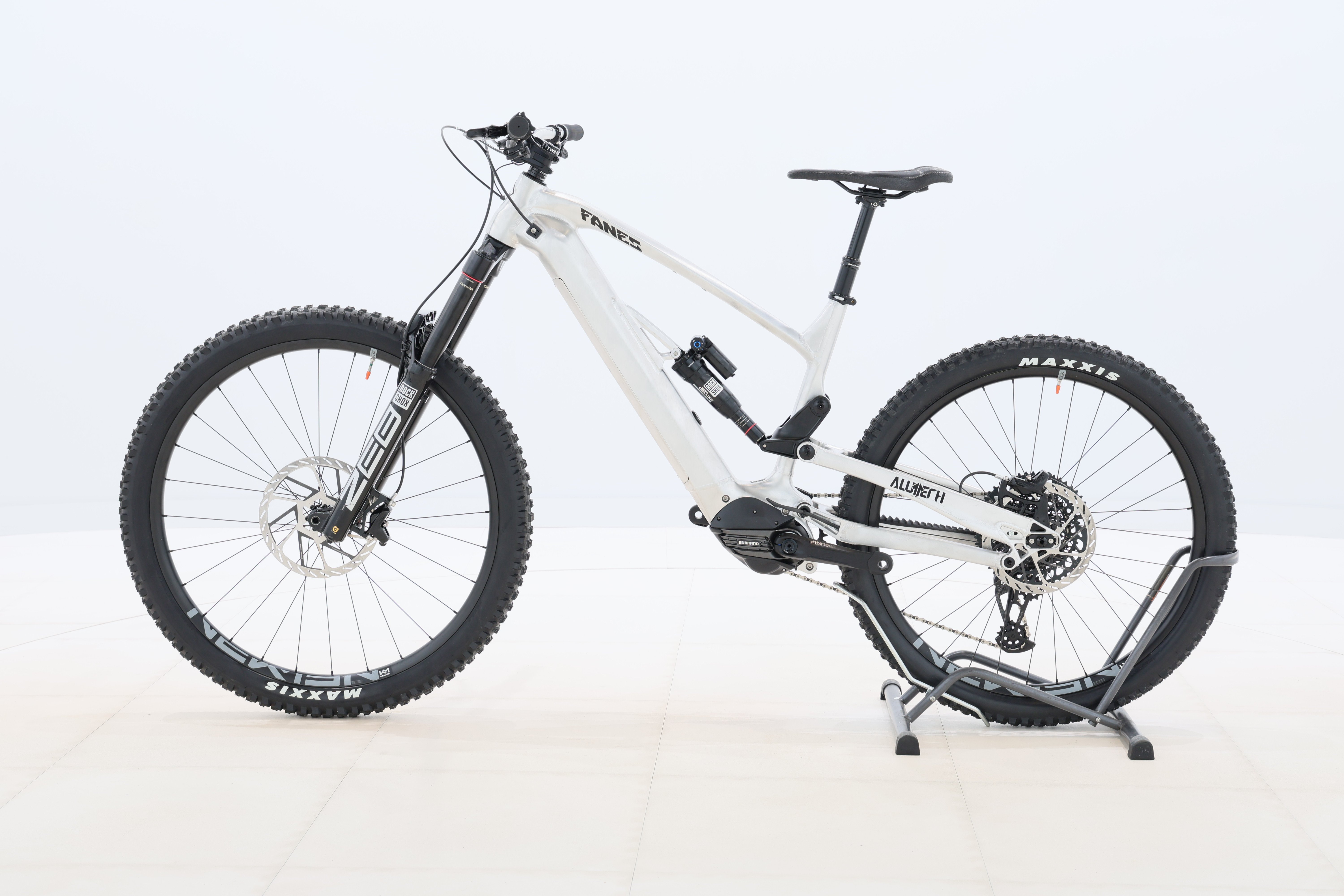 d161b995-b255-4cef-bb8d-7807ddc170a3