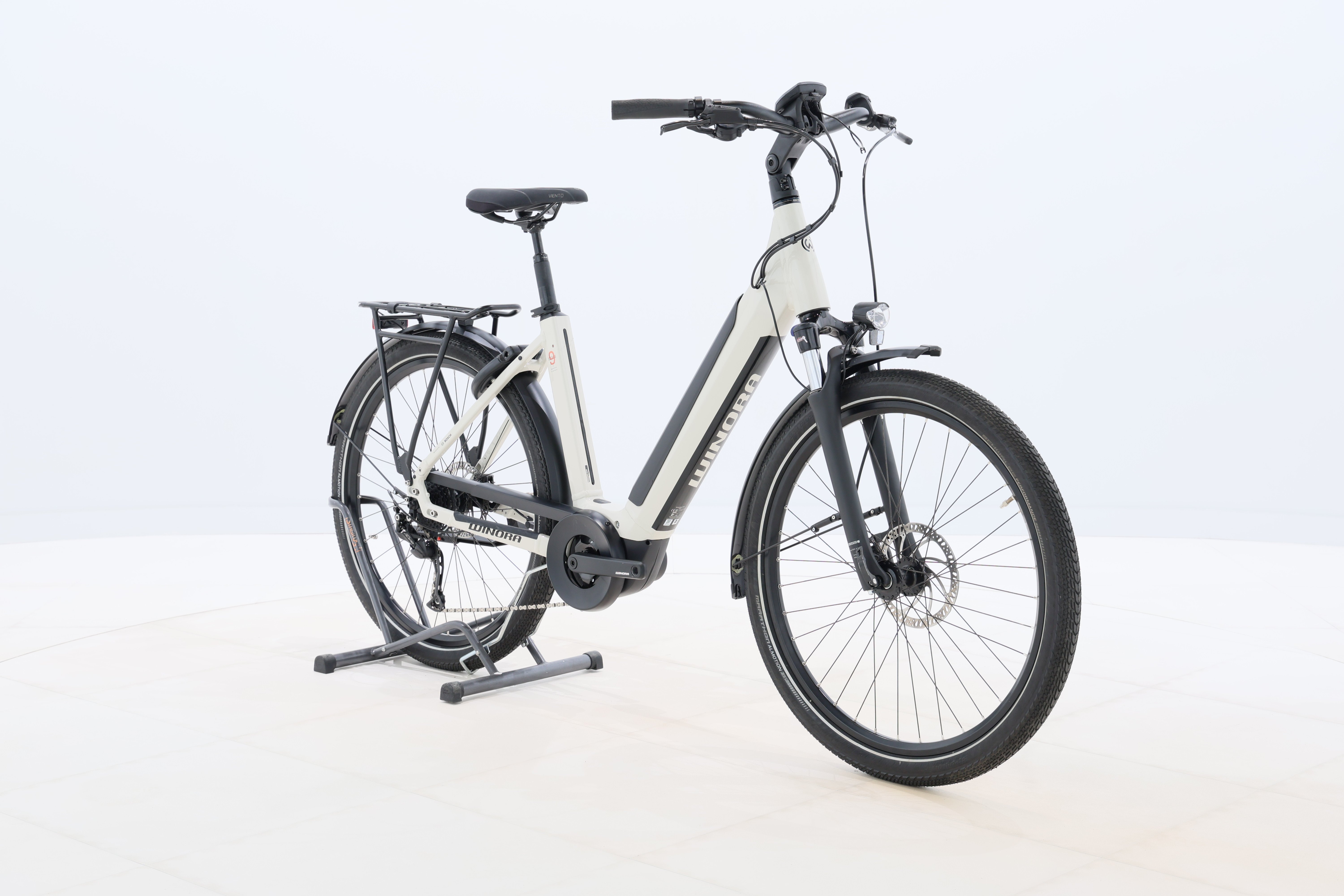 f7b93112-0ca6-406f-9c25-23a15ba91b32