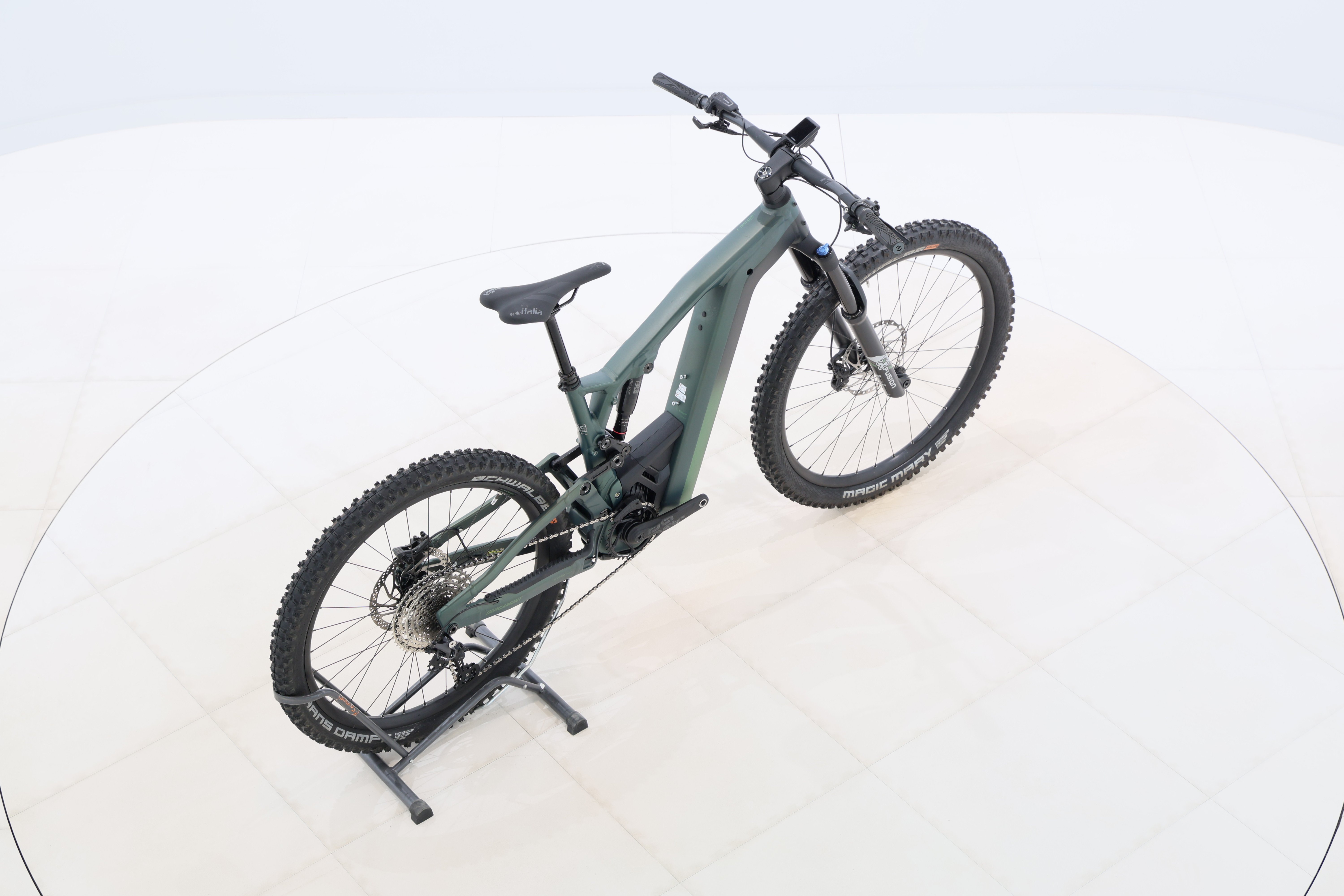 afc56135-35f9-4aa8-a42d-4a72743d9d2b